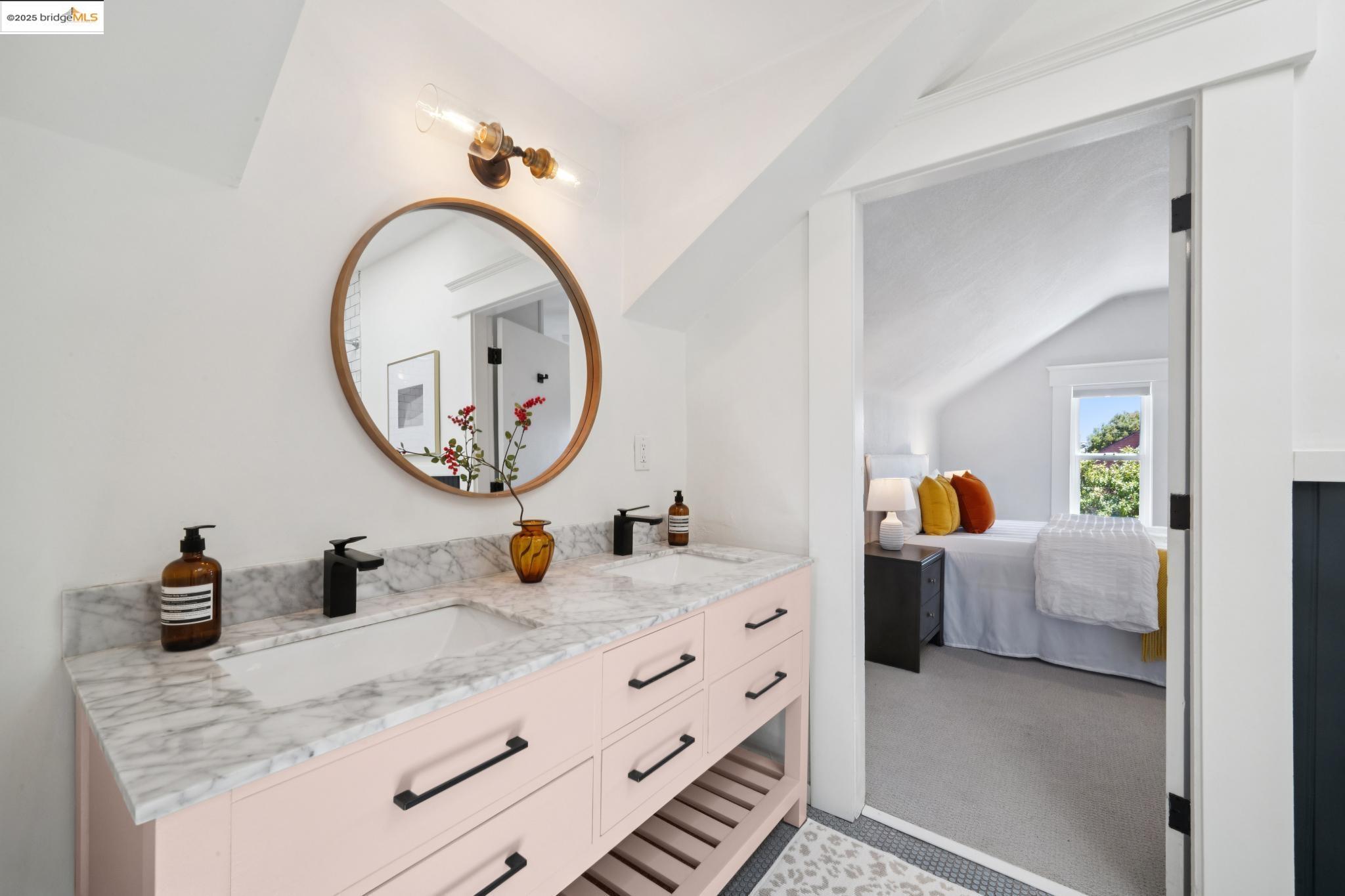 Detail Gallery Image 36 of 55 For 682 33rd St, Oakland,  CA 94609 - 3 Beds | 2 Baths