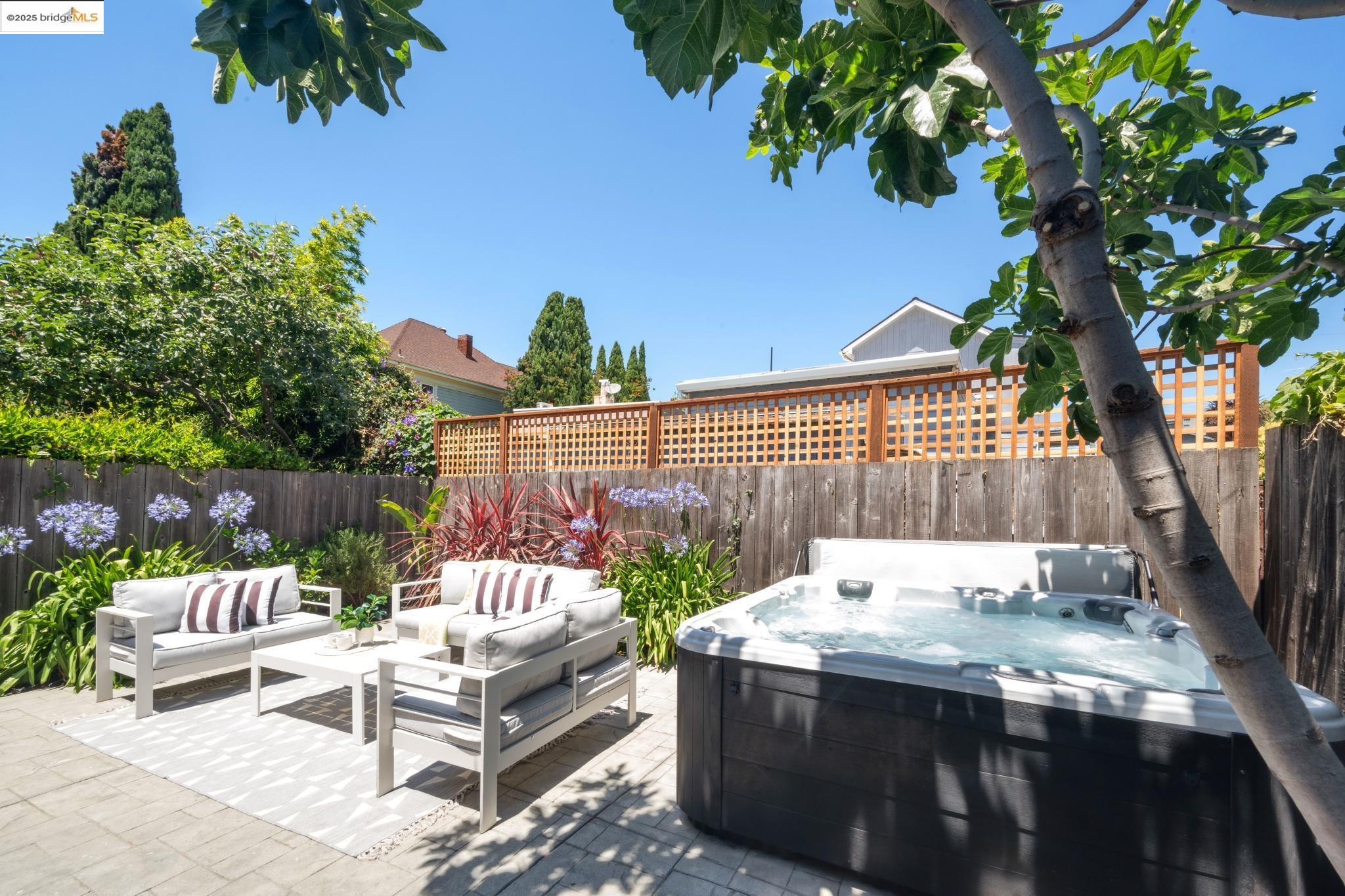 Detail Gallery Image 45 of 55 For 682 33rd St, Oakland,  CA 94609 - 3 Beds | 2 Baths