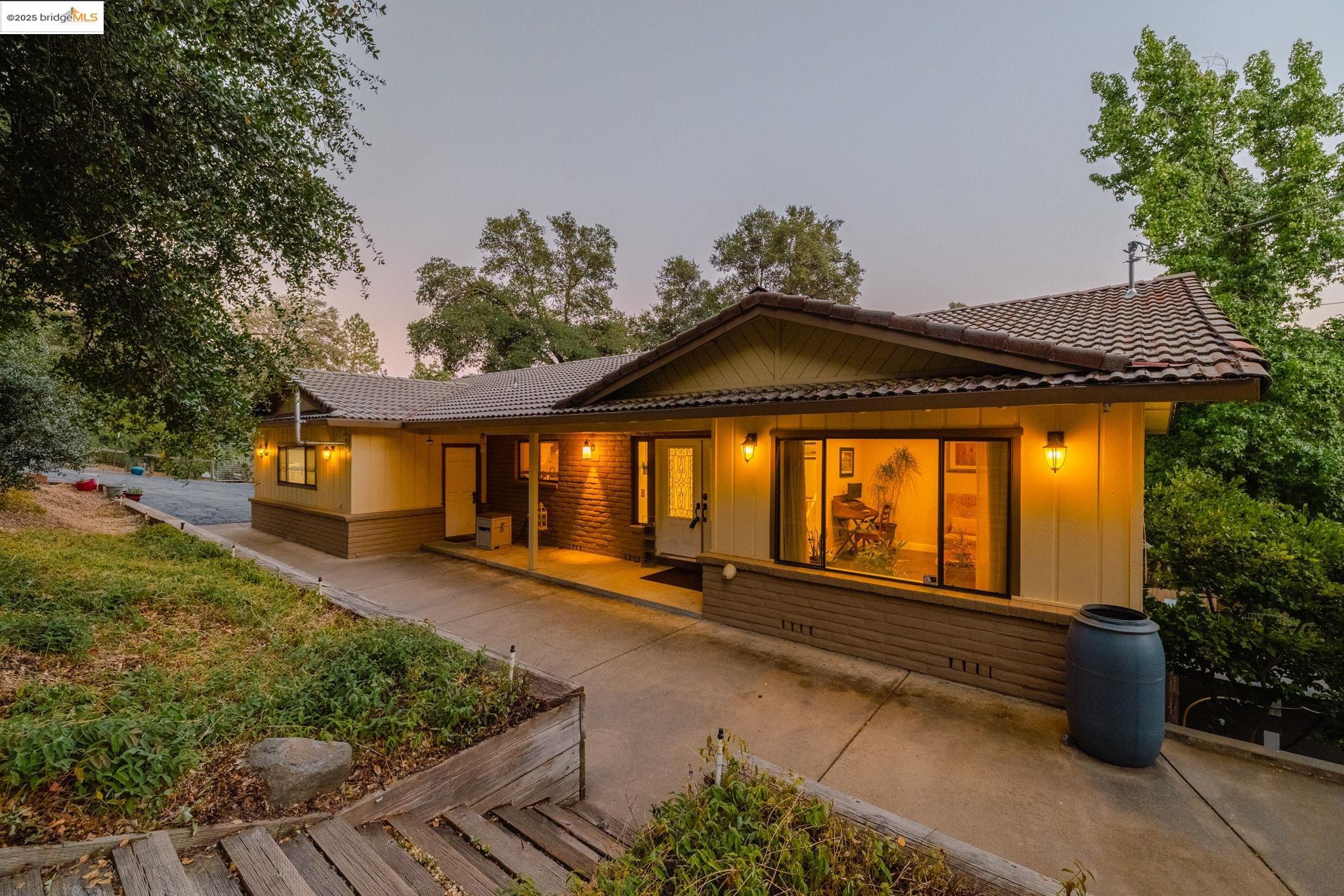 Detail Gallery Image 1 of 50 For 14147 Alder Ln, Sonora,  CA 95370 - 3 Beds | 2/1 Baths