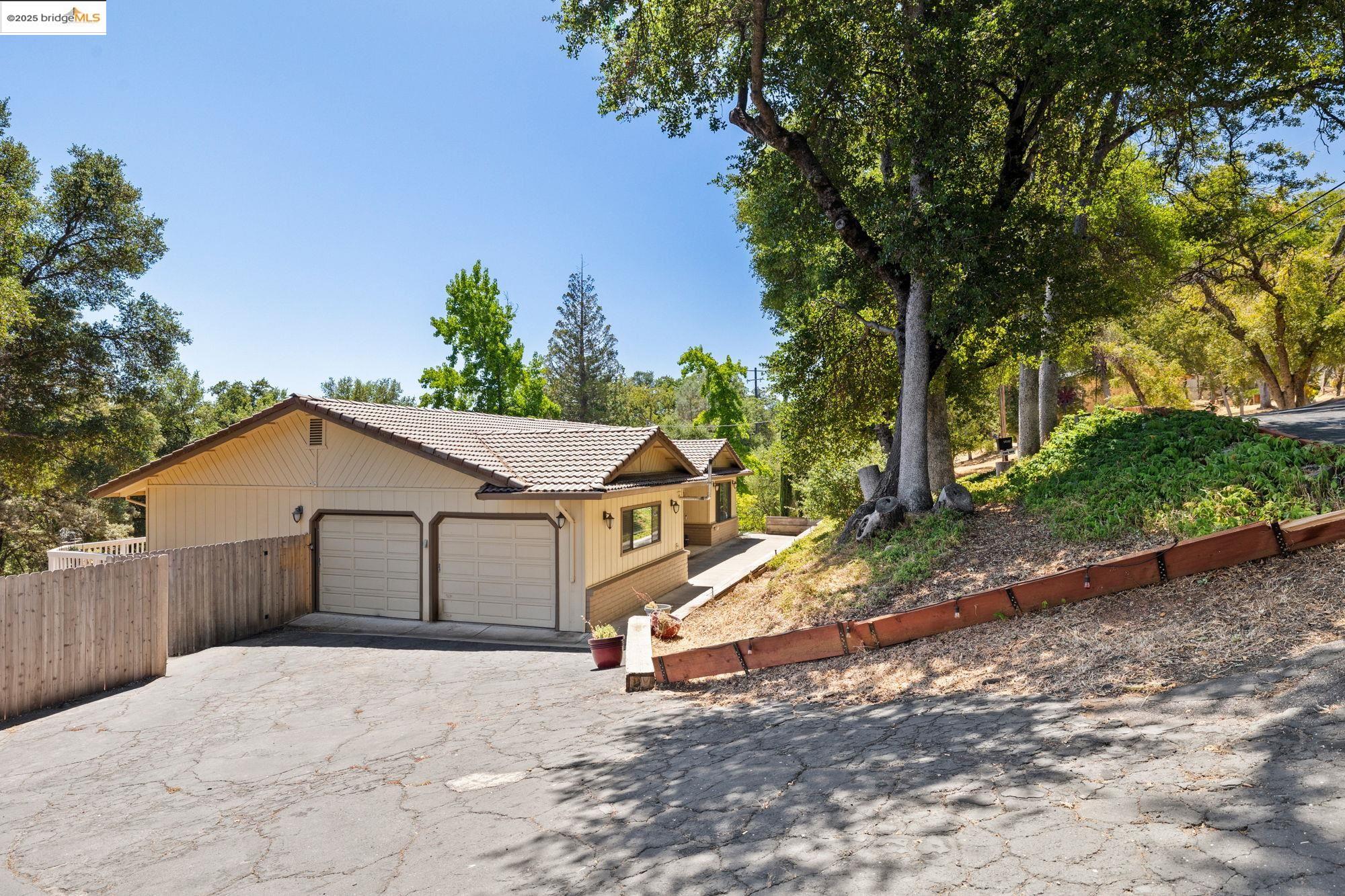 Detail Gallery Image 3 of 50 For 14147 Alder Ln, Sonora,  CA 95370 - 3 Beds | 2/1 Baths