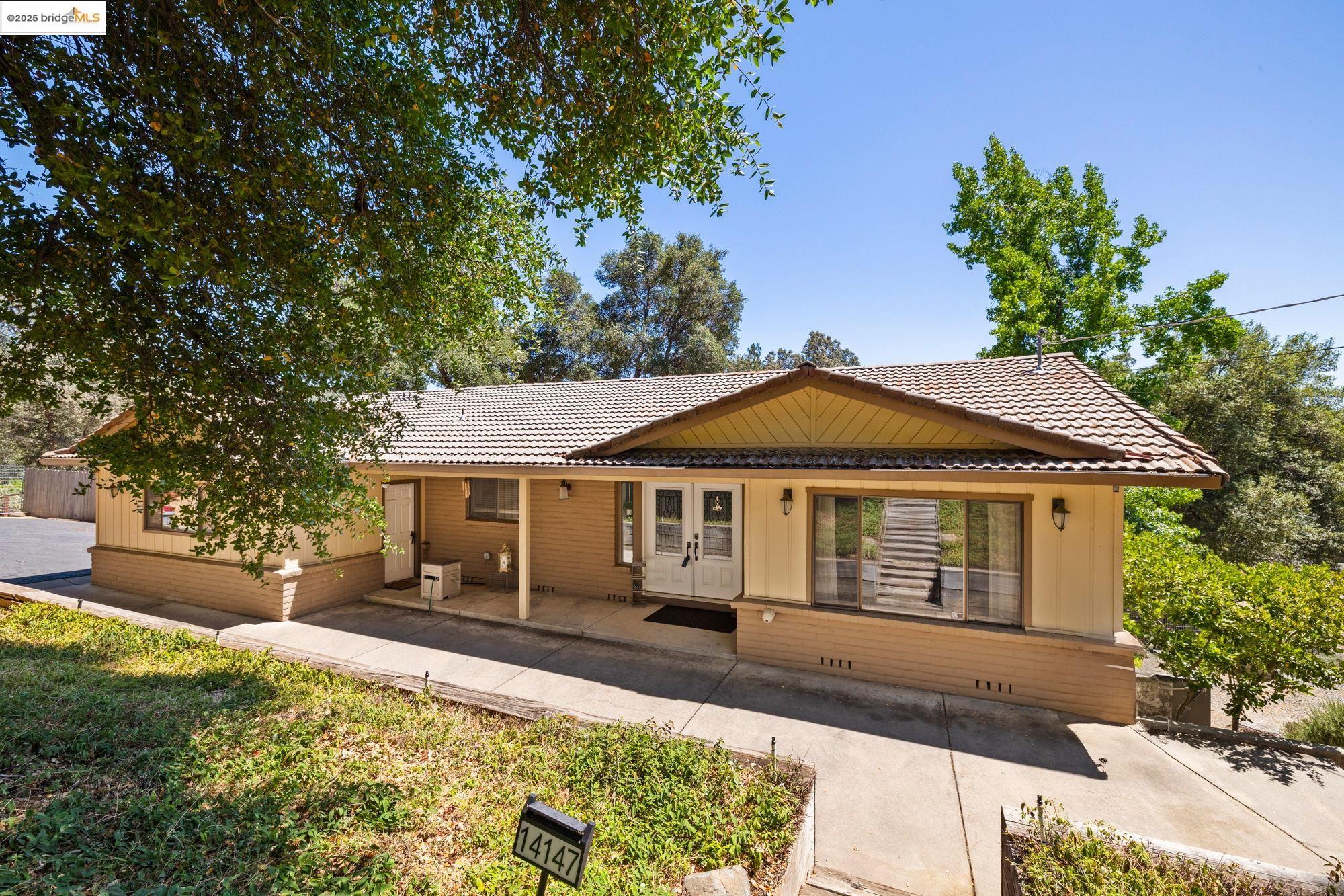 Detail Gallery Image 4 of 50 For 14147 Alder Ln, Sonora,  CA 95370 - 3 Beds | 2/1 Baths