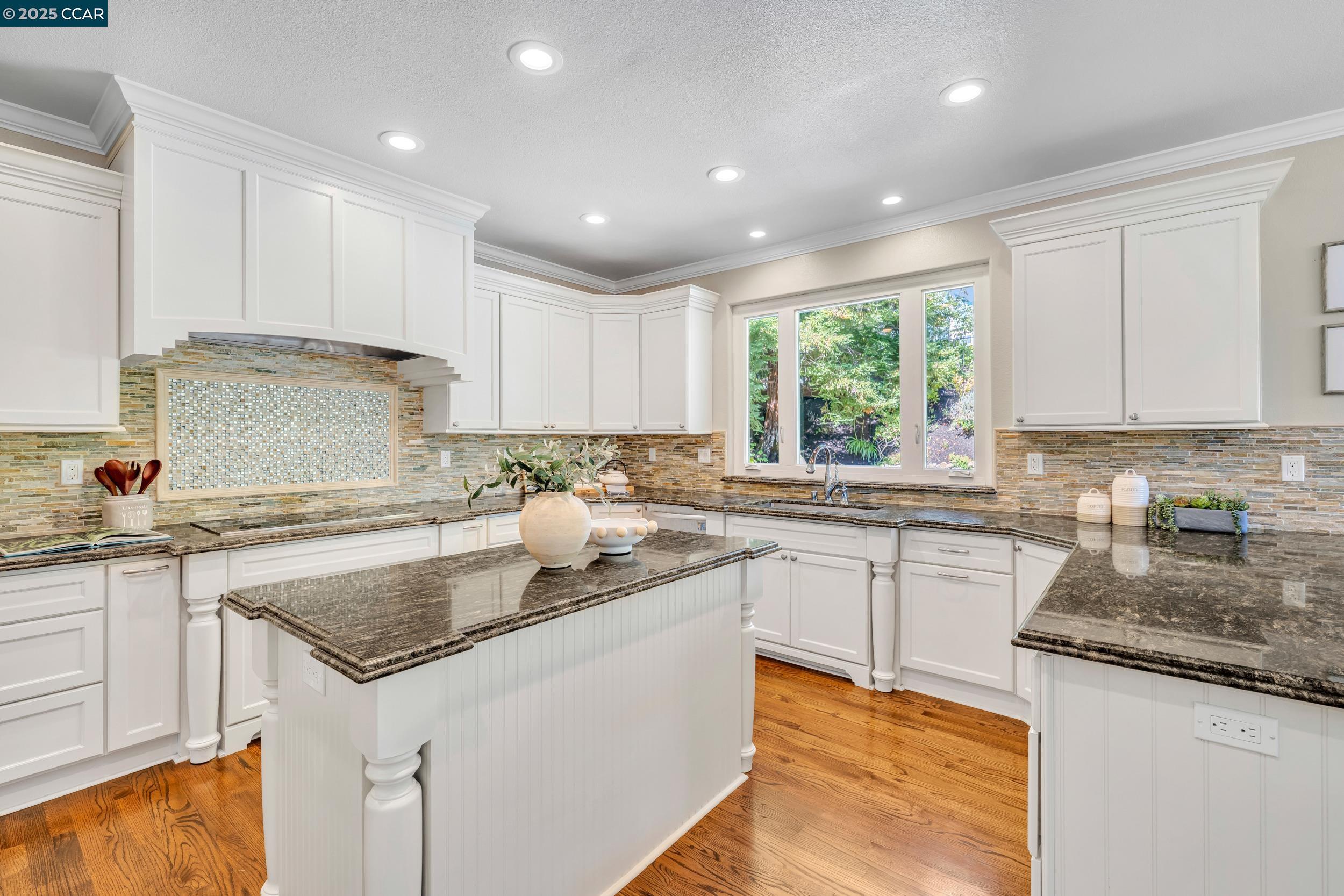 Detail Gallery Image 11 of 59 For 40 Oak Trail Ct, Alamo,  CA 94507 - 4 Beds | 3/1 Baths