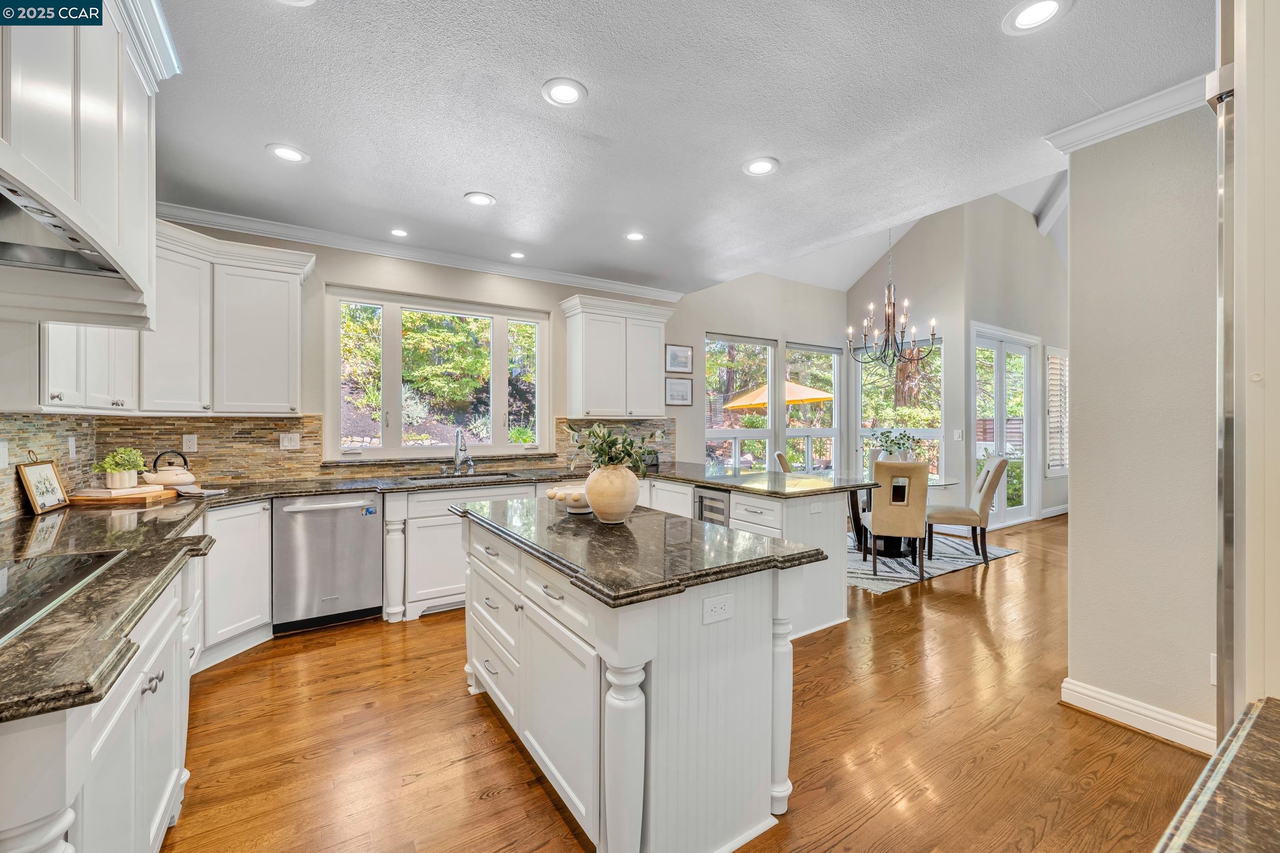Detail Gallery Image 14 of 59 For 40 Oak Trail Ct, Alamo,  CA 94507 - 4 Beds | 3/1 Baths