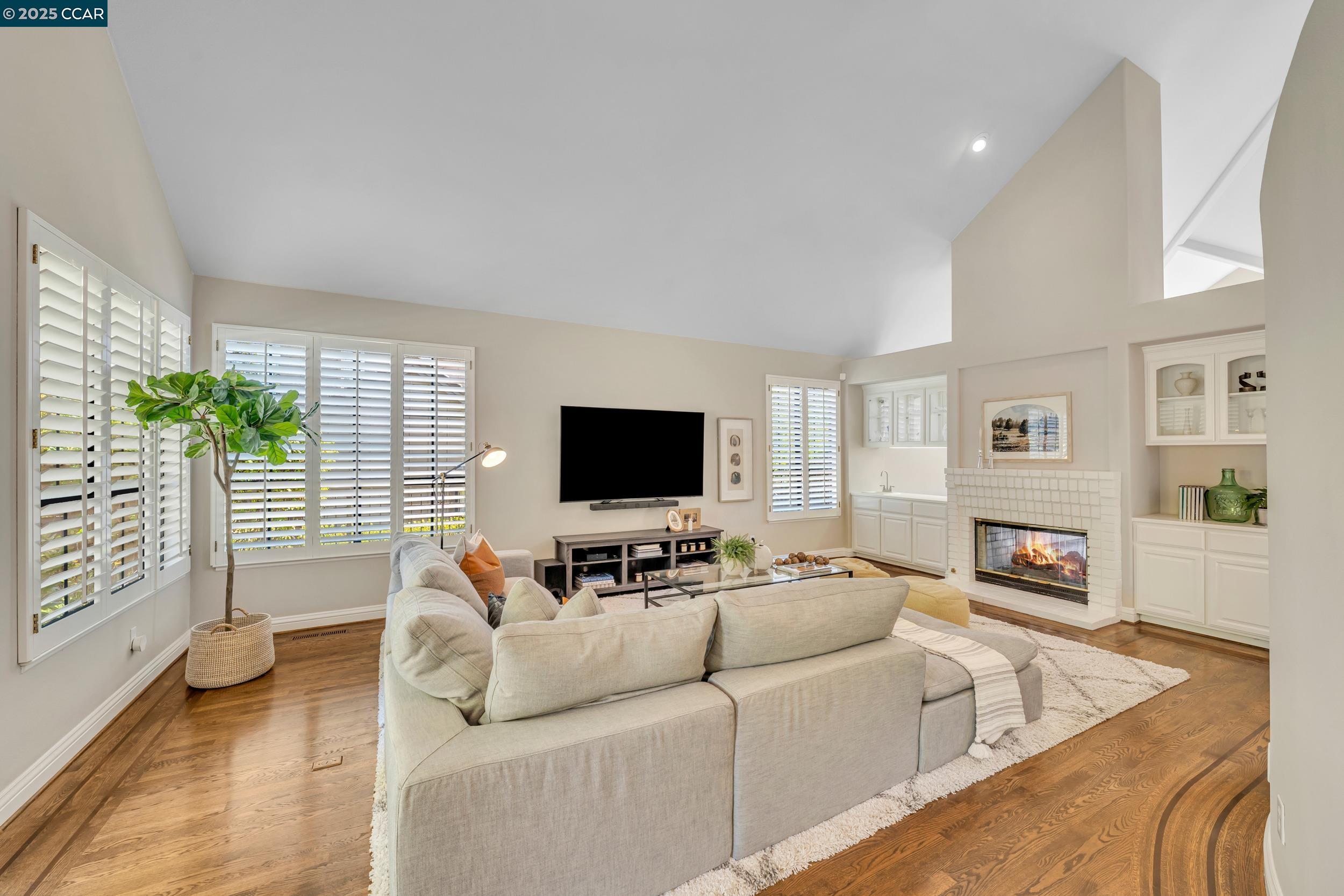 Detail Gallery Image 16 of 59 For 40 Oak Trail Ct, Alamo,  CA 94507 - 4 Beds | 3/1 Baths