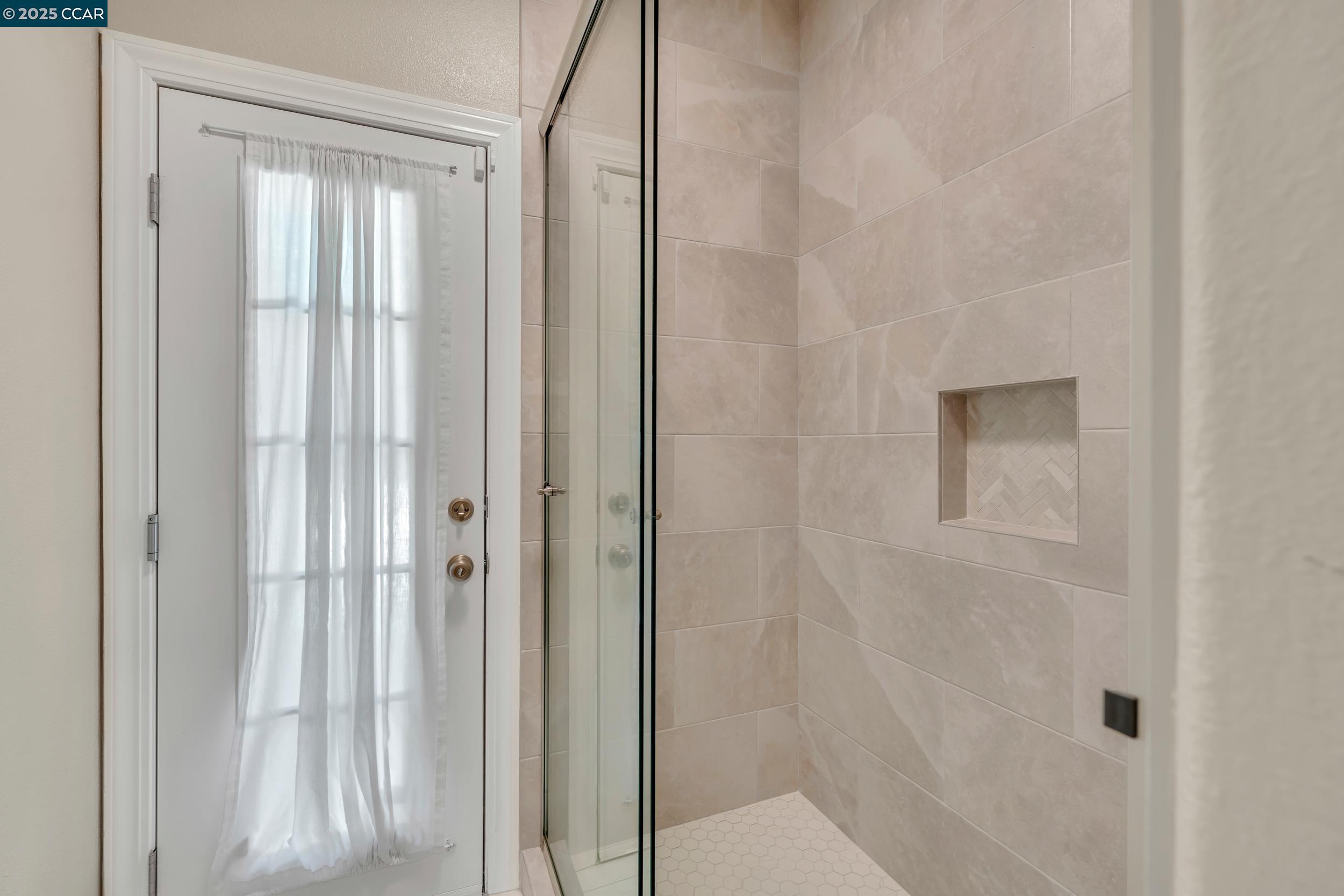 Detail Gallery Image 21 of 59 For 40 Oak Trail Ct, Alamo,  CA 94507 - 4 Beds | 3/1 Baths