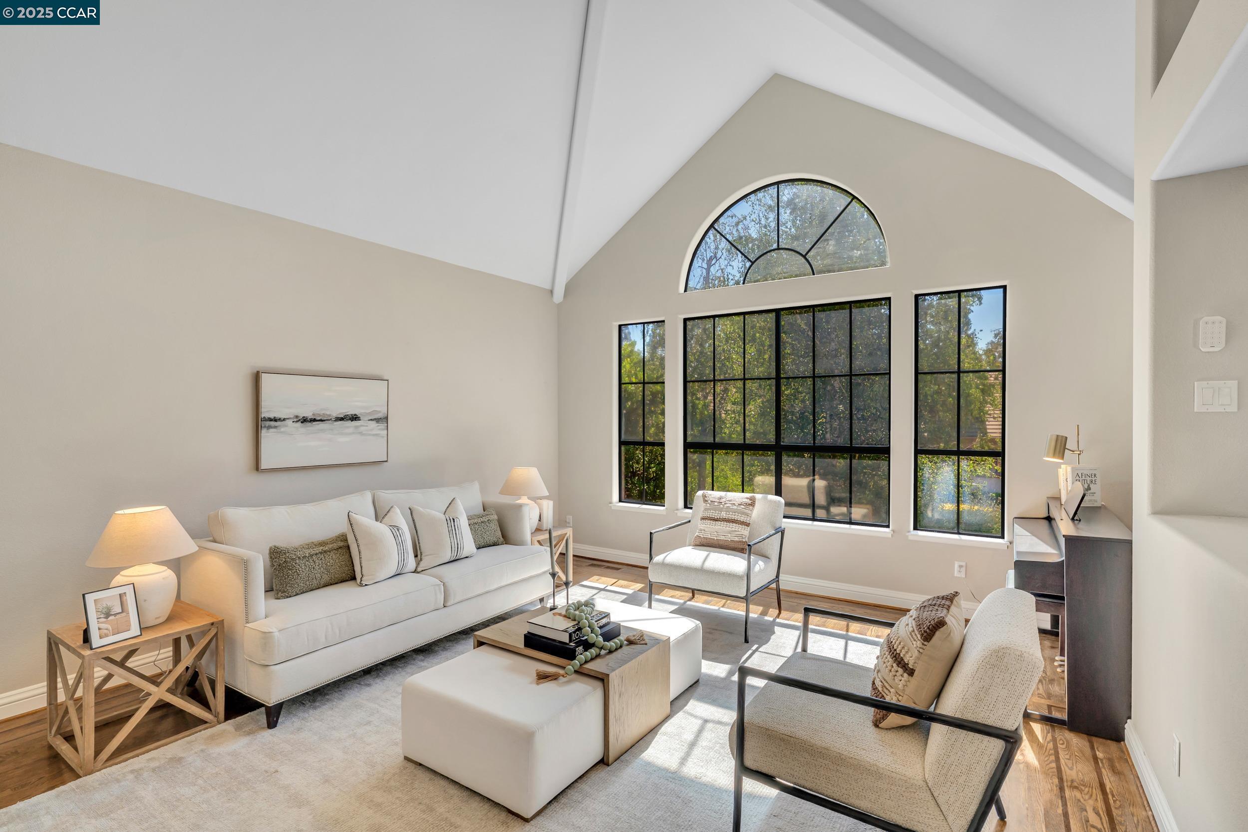 Detail Gallery Image 4 of 59 For 40 Oak Trail Ct, Alamo,  CA 94507 - 4 Beds | 3/1 Baths