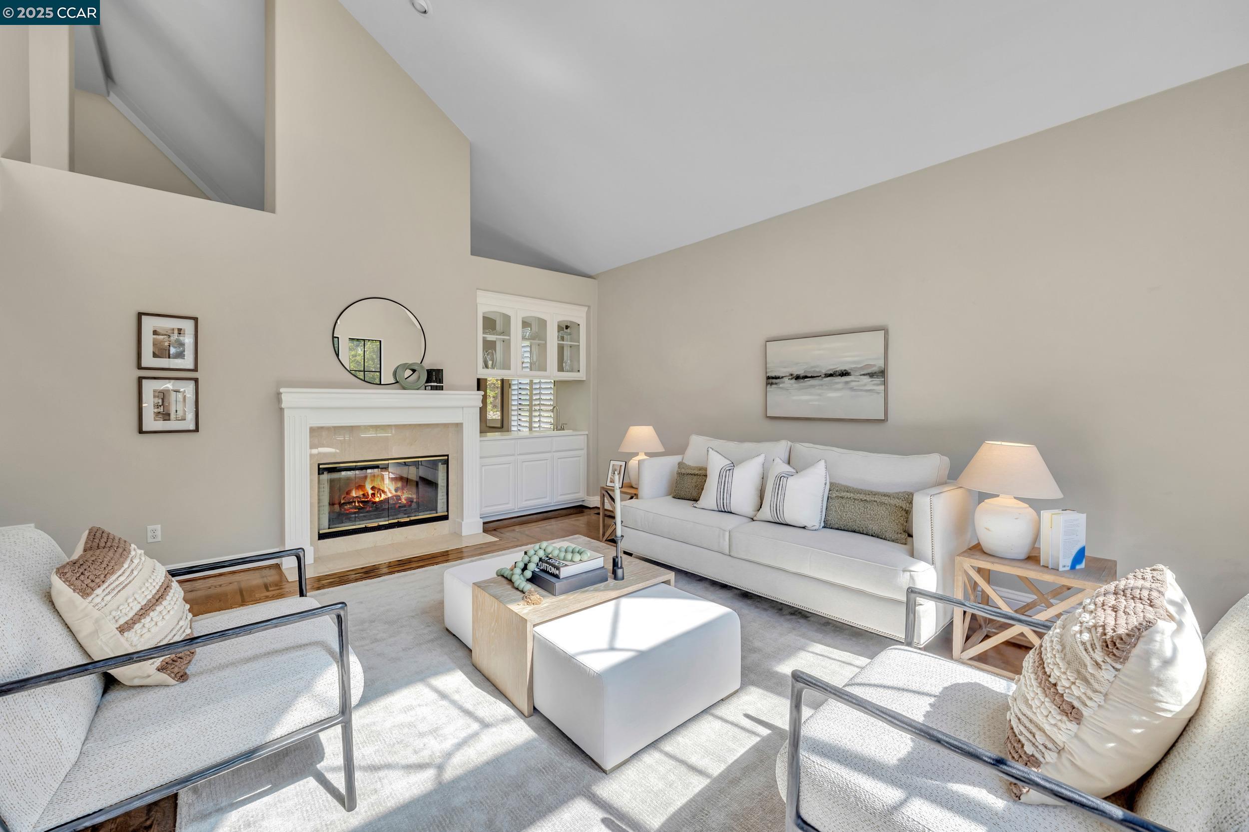 Detail Gallery Image 5 of 59 For 40 Oak Trail Ct, Alamo,  CA 94507 - 4 Beds | 3/1 Baths