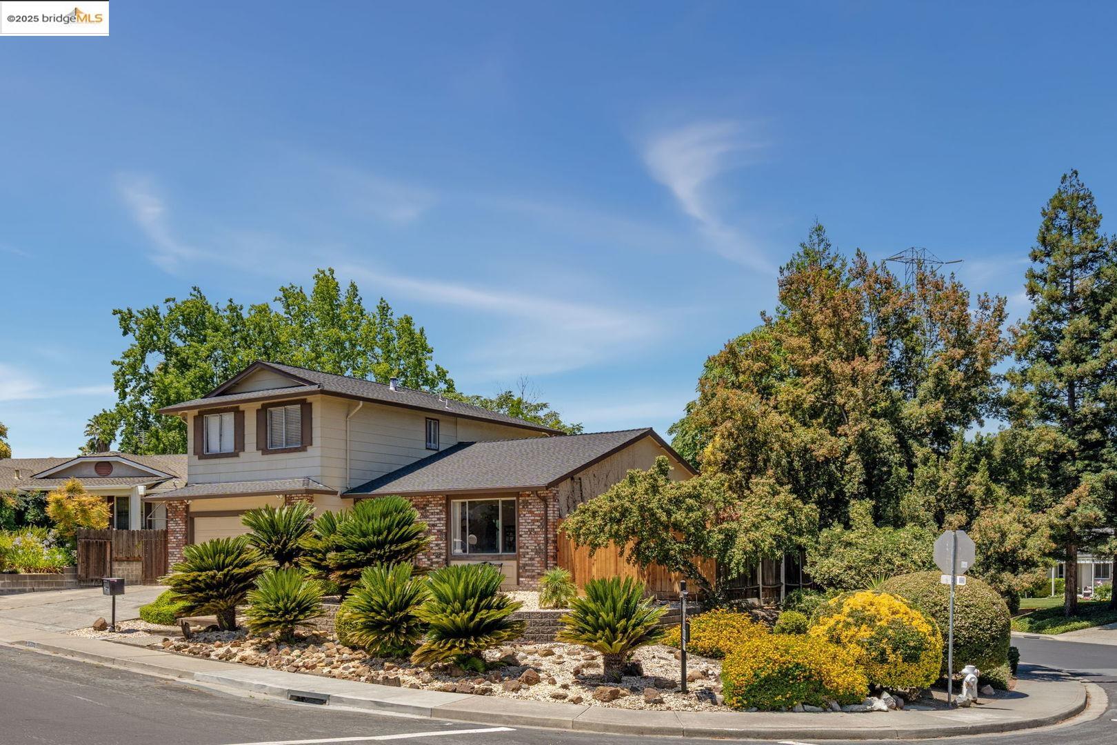 Detail Gallery Image 1 of 44 For 3300 Ashburton Dr, Antioch,  CA 94509 - 4 Beds | 2/1 Baths