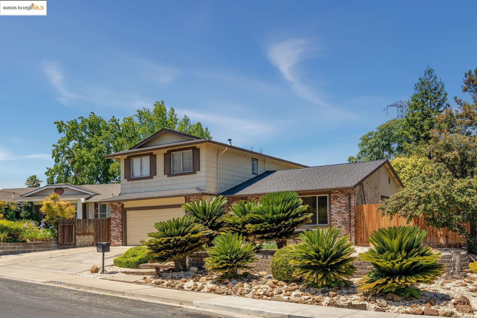 Detail Gallery Image 2 of 44 For 3300 Ashburton Dr, Antioch,  CA 94509 - 4 Beds | 2/1 Baths