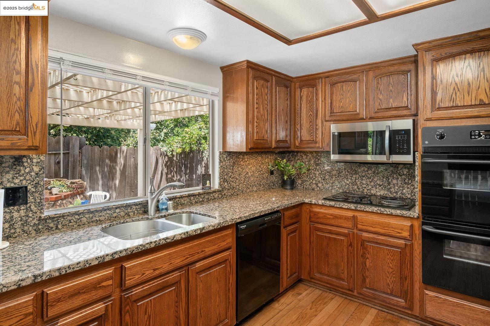 Detail Gallery Image 13 of 44 For 3300 Ashburton Dr, Antioch,  CA 94509 - 4 Beds | 2/1 Baths