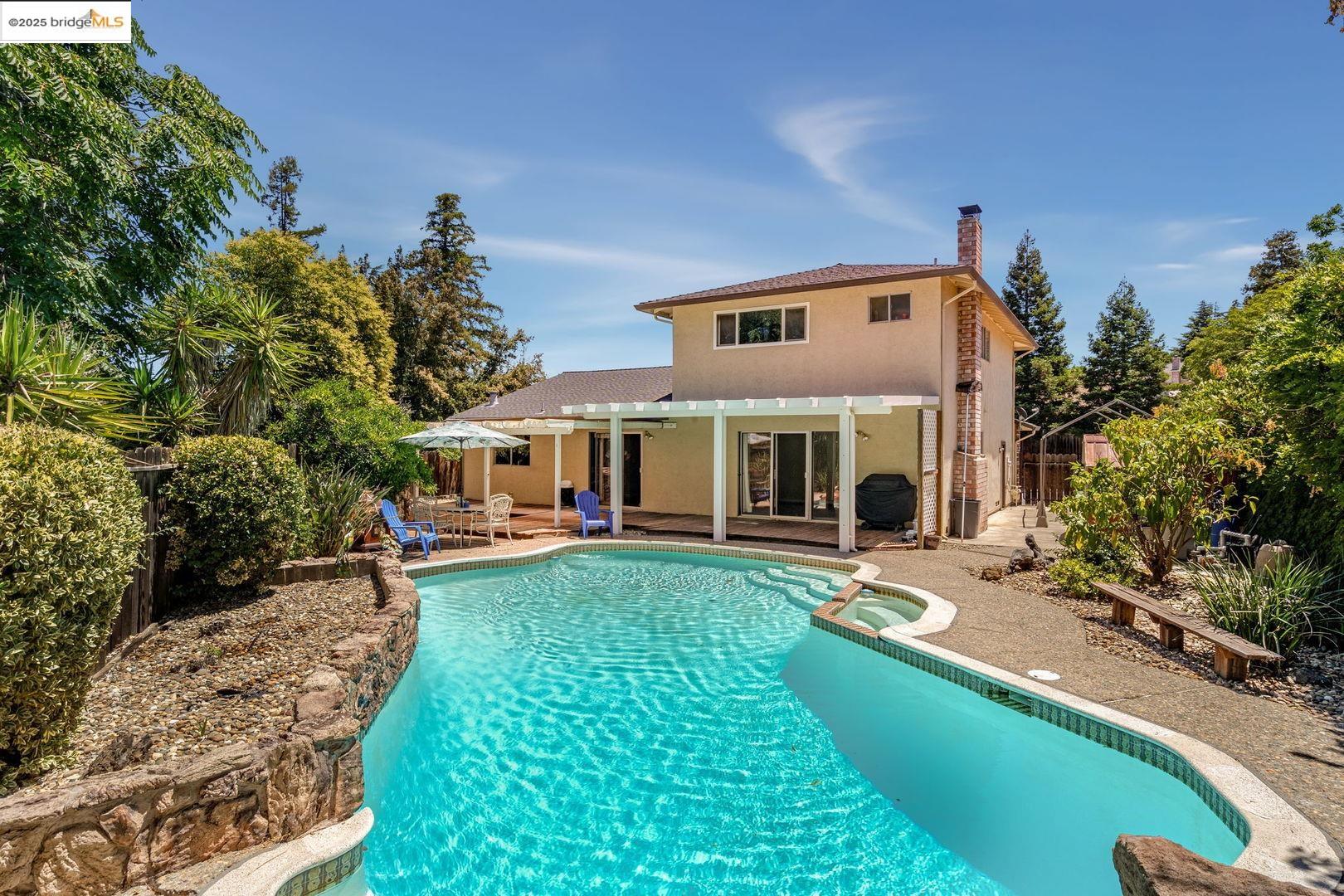 Detail Gallery Image 3 of 44 For 3300 Ashburton Dr, Antioch,  CA 94509 - 4 Beds | 2/1 Baths