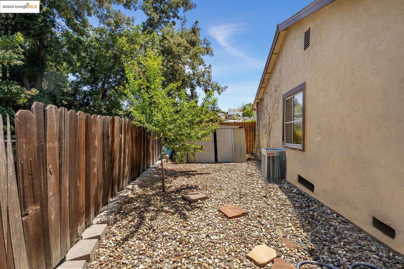 Detail Gallery Image 39 of 44 For 3300 Ashburton Dr, Antioch,  CA 94509 - 4 Beds | 2/1 Baths