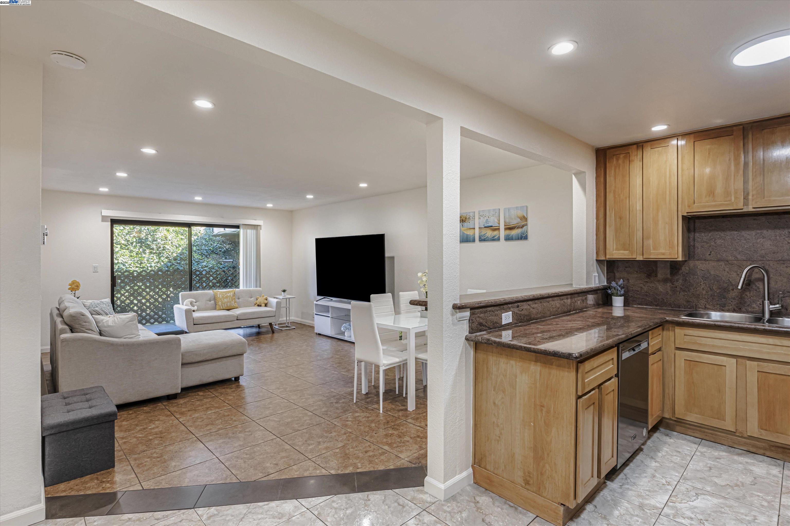 Photo #9: 41104237 Listing: Photo #9
