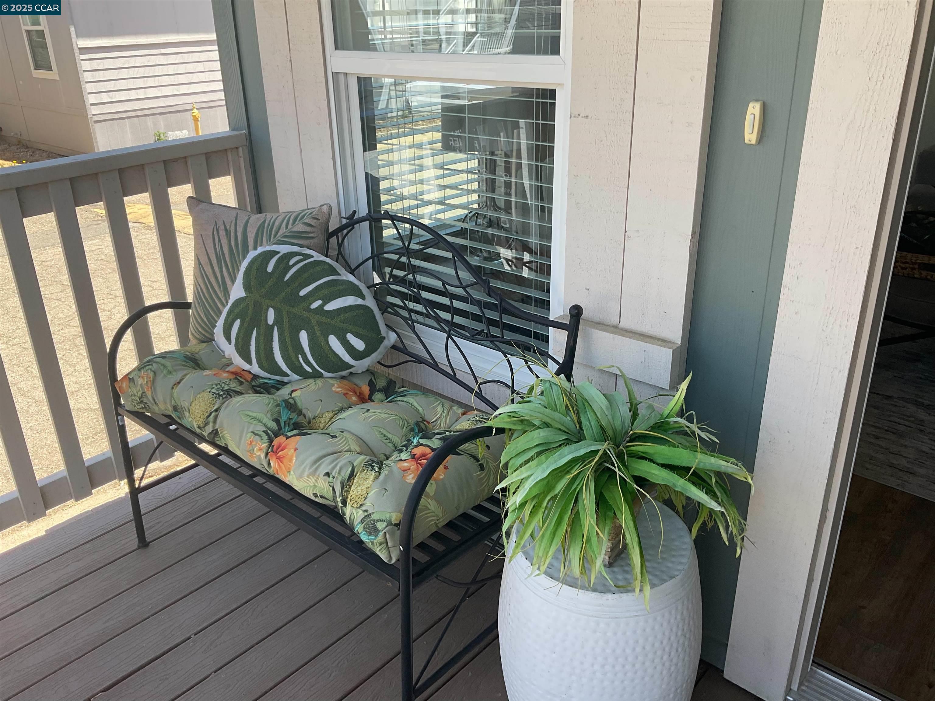 Detail Gallery Image 4 of 22 For 16711 Marsh Creek Rd #109,  Clayton,  CA 94517 - 2 Beds | 2 Baths