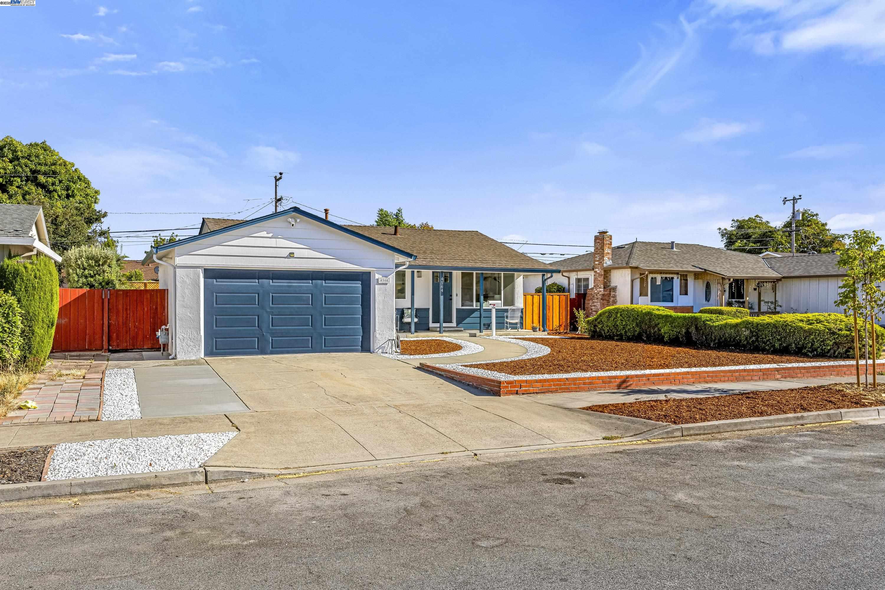 Detail Gallery Image 4 of 31 For 4564 Piper St, Fremont,  CA 94538 - 3 Beds | 1 Baths