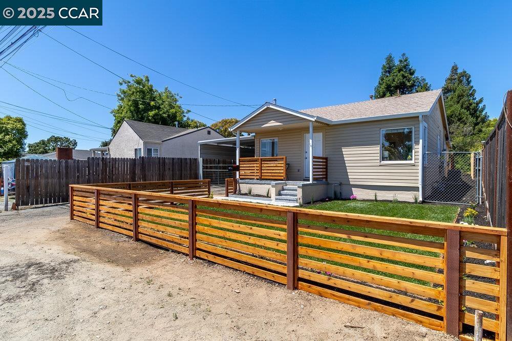Detail Gallery Image 2 of 45 For 1251 Delacy Ave, Martinez,  CA 94553 - 3 Beds | 2 Baths