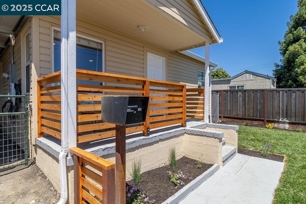 Detail Gallery Image 6 of 45 For 1251 Delacy Ave, Martinez,  CA 94553 - 3 Beds | 2 Baths