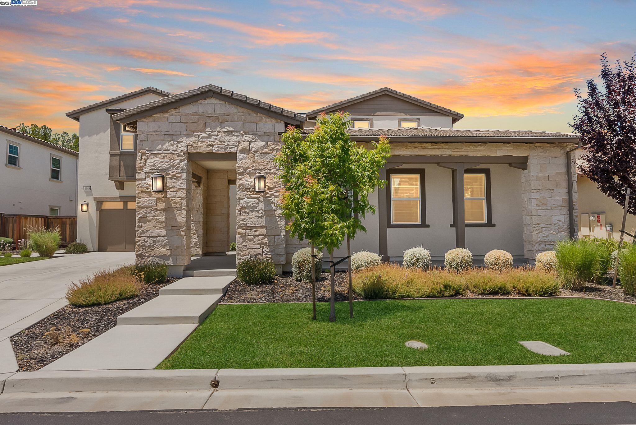 Detail Gallery Image 2 of 53 For 1949 Decanter Cir, Brentwood,  CA 94513 - 4 Beds | 4 Baths