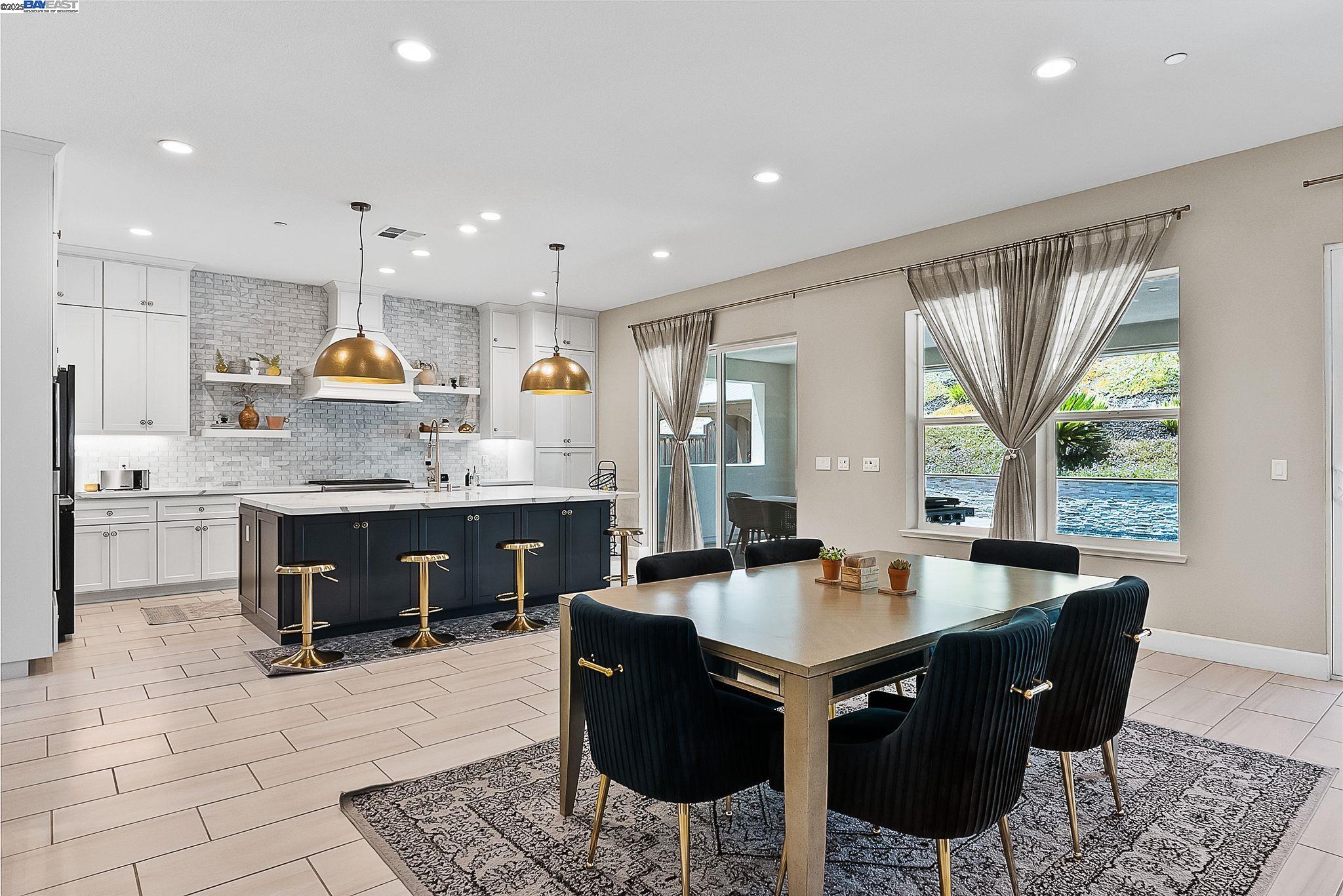 Detail Gallery Image 14 of 53 For 1949 Decanter Cir, Brentwood,  CA 94513 - 4 Beds | 4 Baths