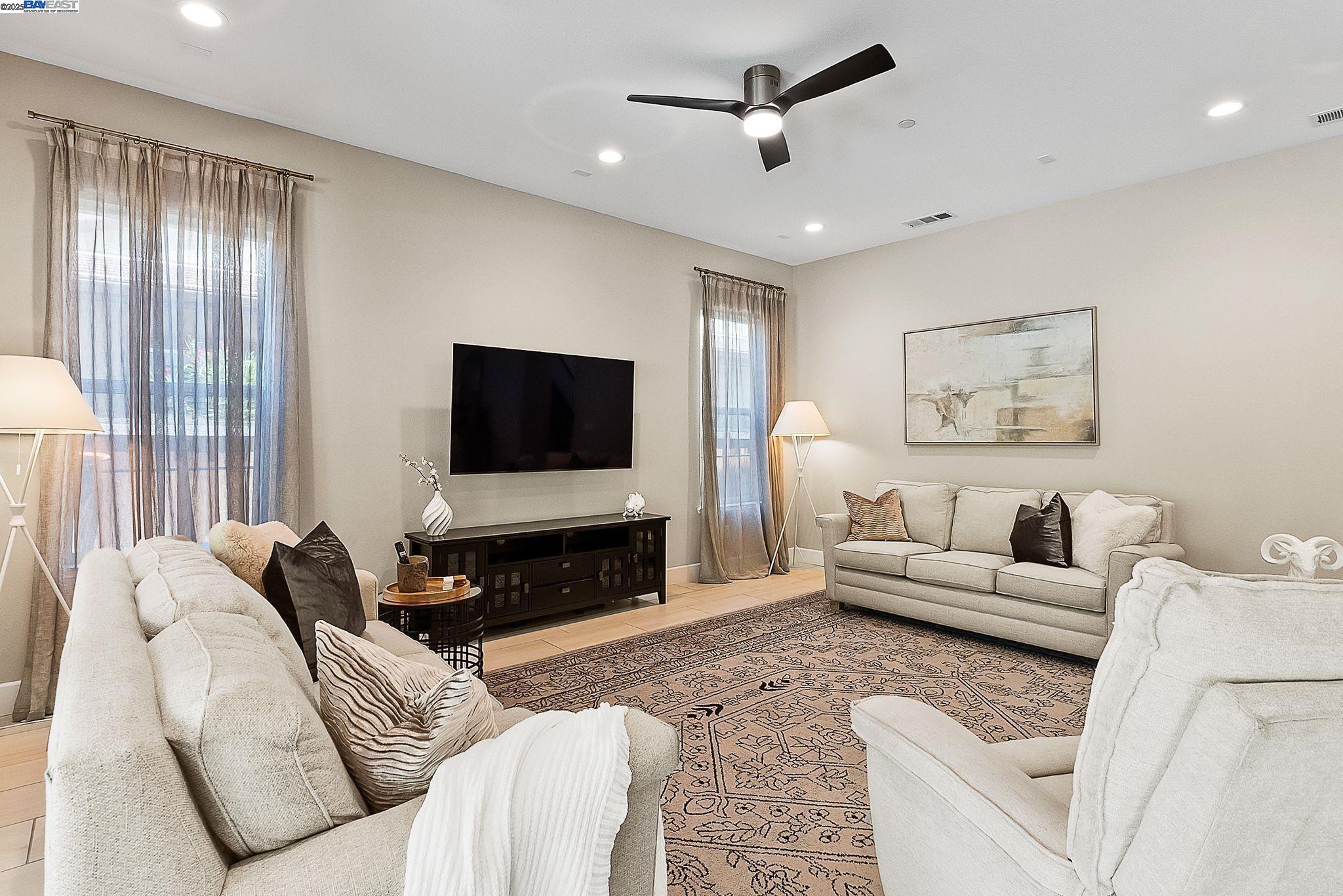 Detail Gallery Image 15 of 53 For 1949 Decanter Cir, Brentwood,  CA 94513 - 4 Beds | 4 Baths