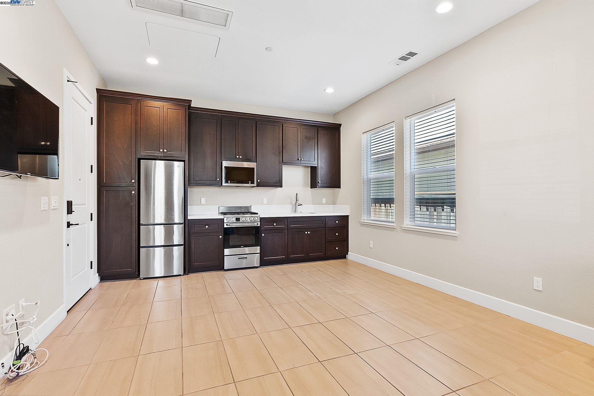 Detail Gallery Image 38 of 53 For 1949 Decanter Cir, Brentwood,  CA 94513 - 4 Beds | 4 Baths