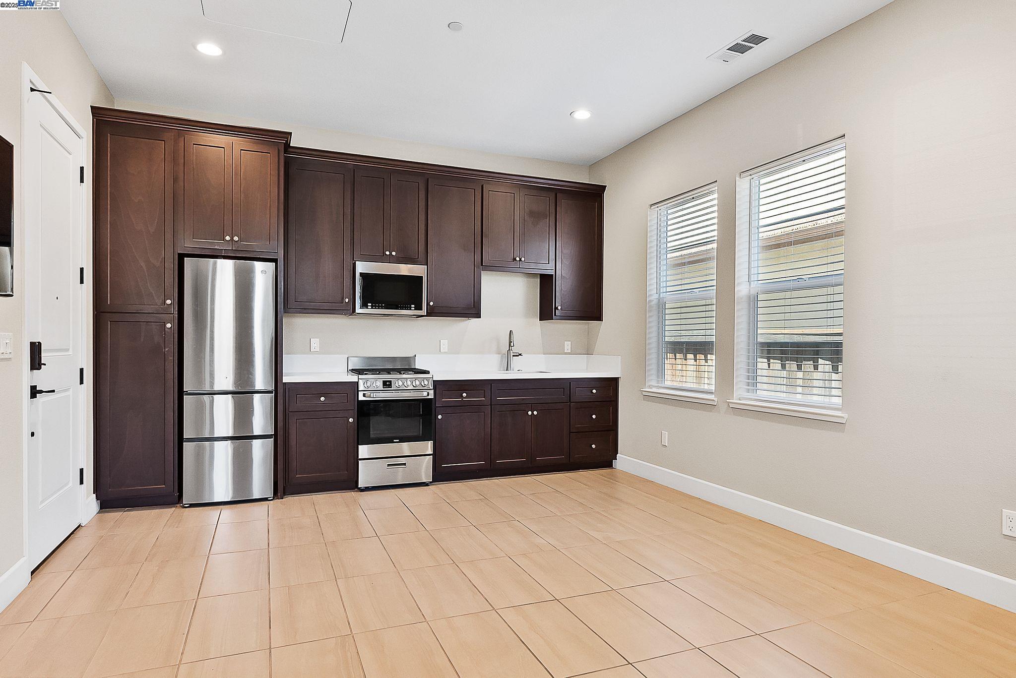 Detail Gallery Image 39 of 53 For 1949 Decanter Cir, Brentwood,  CA 94513 - 4 Beds | 4 Baths