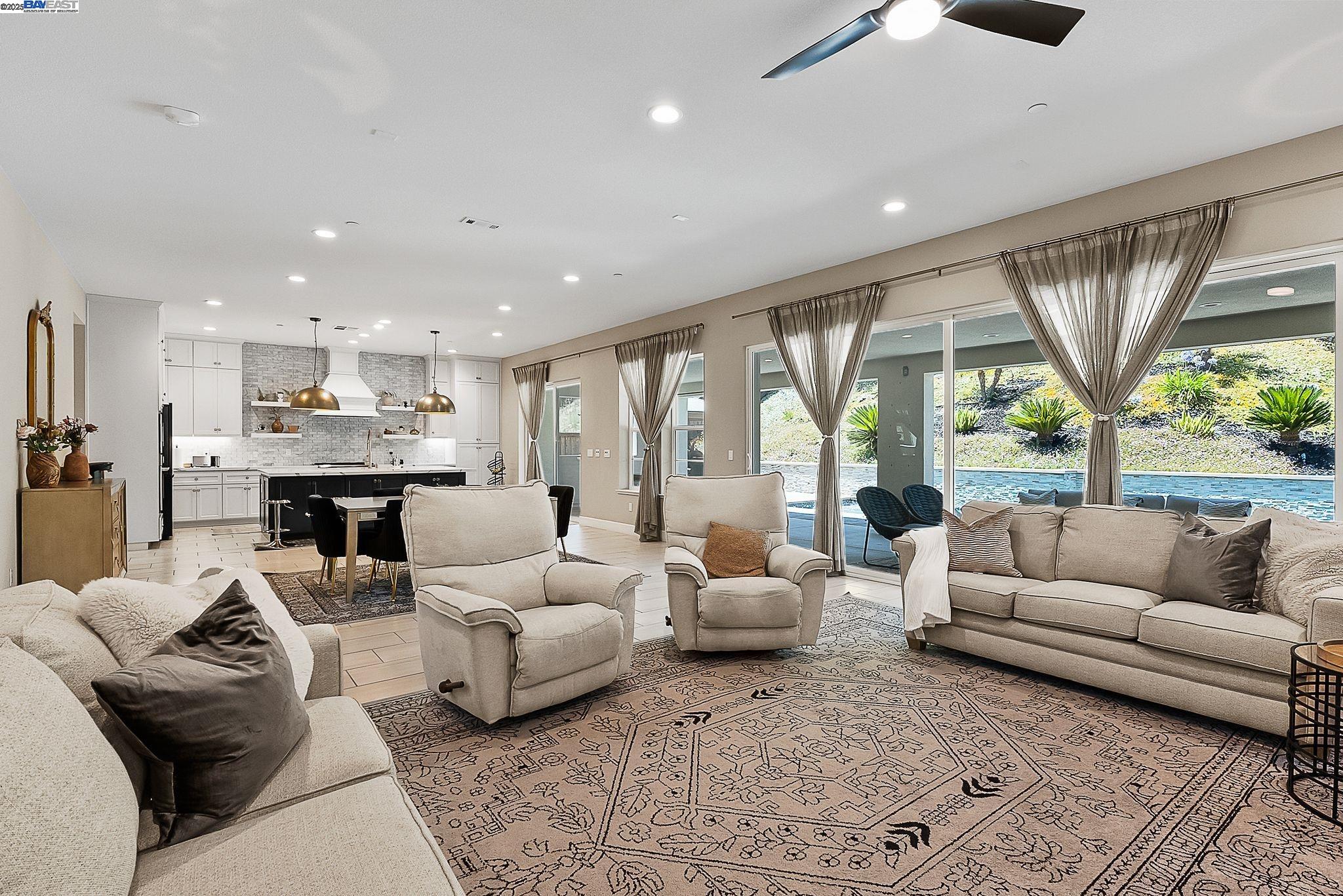 Detail Gallery Image 10 of 53 For 1949 Decanter Cir, Brentwood,  CA 94513 - 4 Beds | 4 Baths
