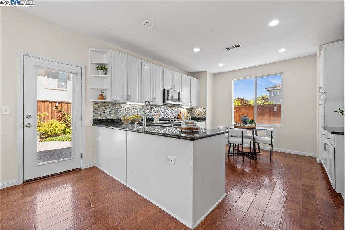 Detail Gallery Image 17 of 60 For 4775 Mahogany St, Dublin,  CA 94568 - 4 Beds | 2/1 Baths