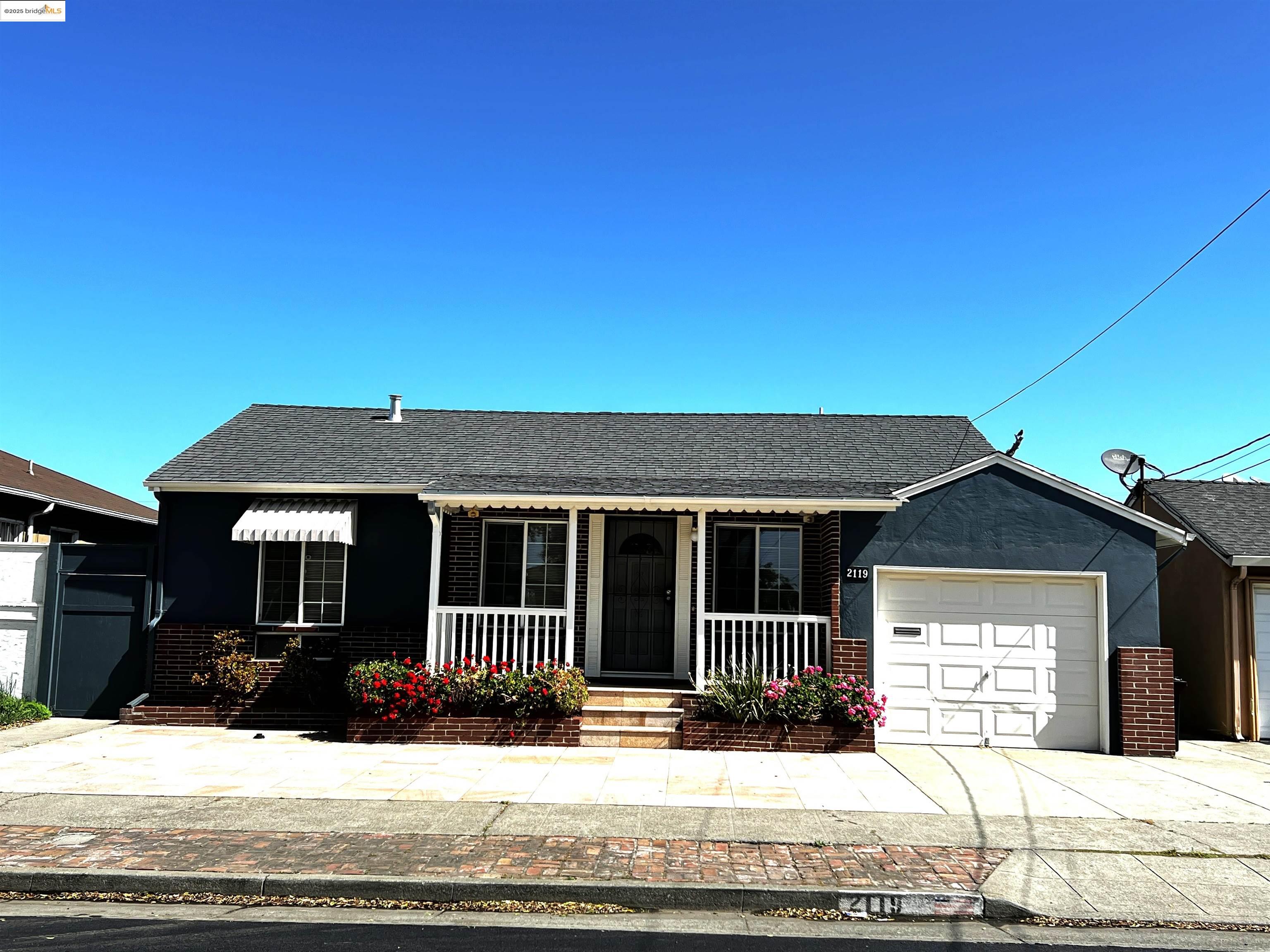 Detail Gallery Image 3 of 46 For 2119 Lincoln Ave, Richmond,  CA 94801 - 3 Beds | 2 Baths