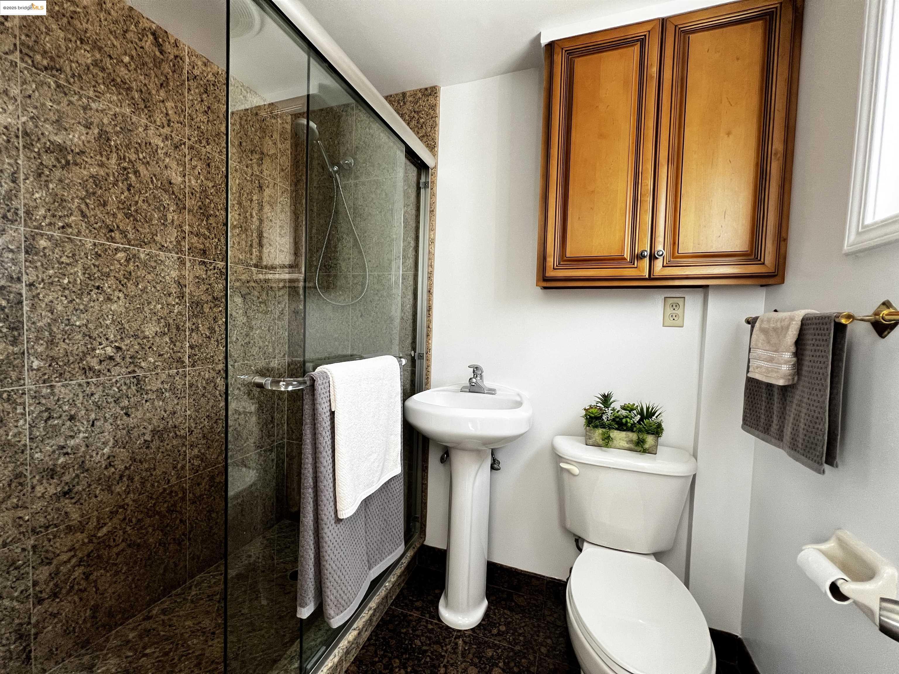 Detail Gallery Image 39 of 46 For 2119 Lincoln Ave, Richmond,  CA 94801 - 3 Beds | 2 Baths