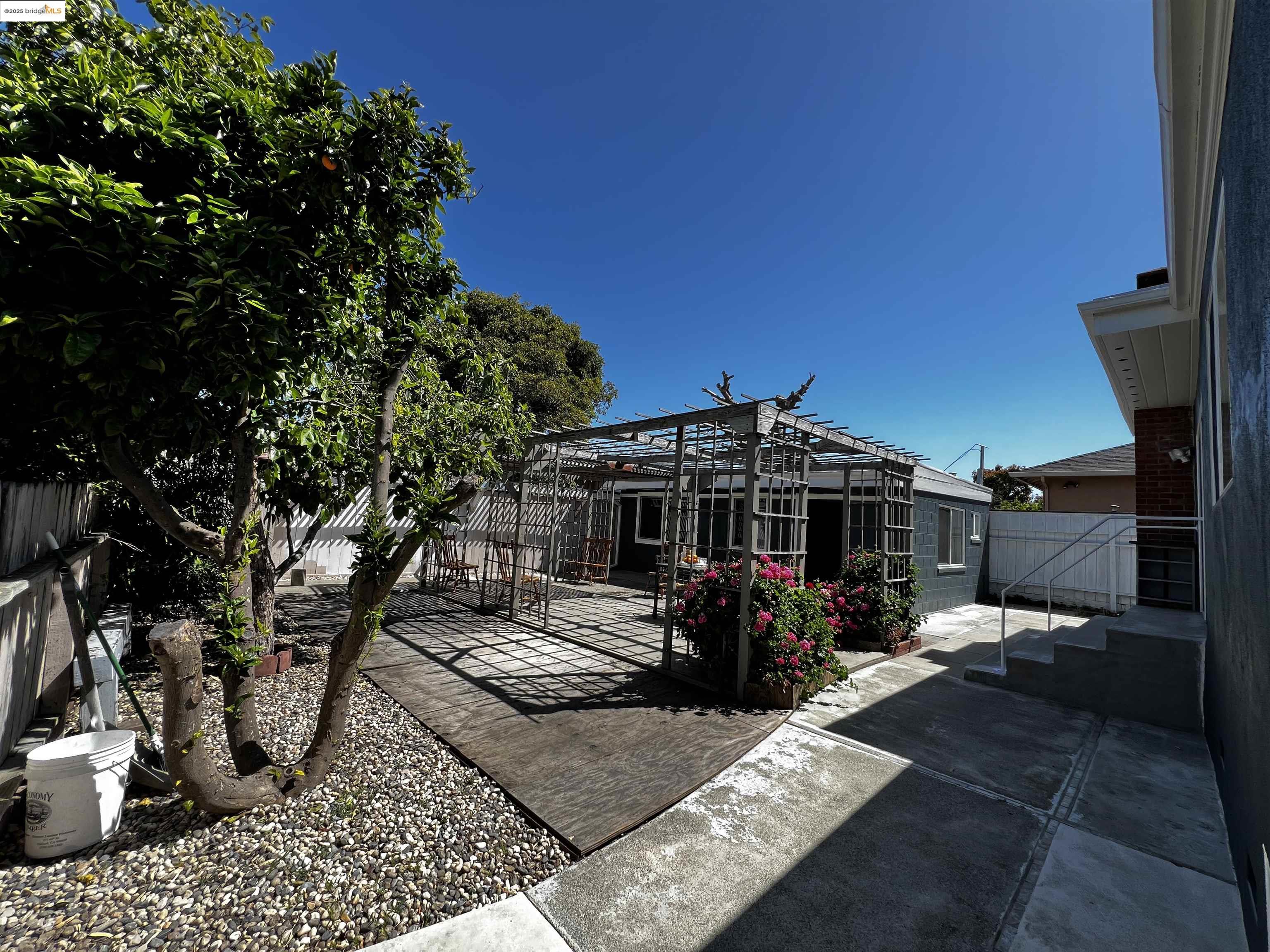 Detail Gallery Image 44 of 46 For 2119 Lincoln Ave, Richmond,  CA 94801 - 3 Beds | 2 Baths