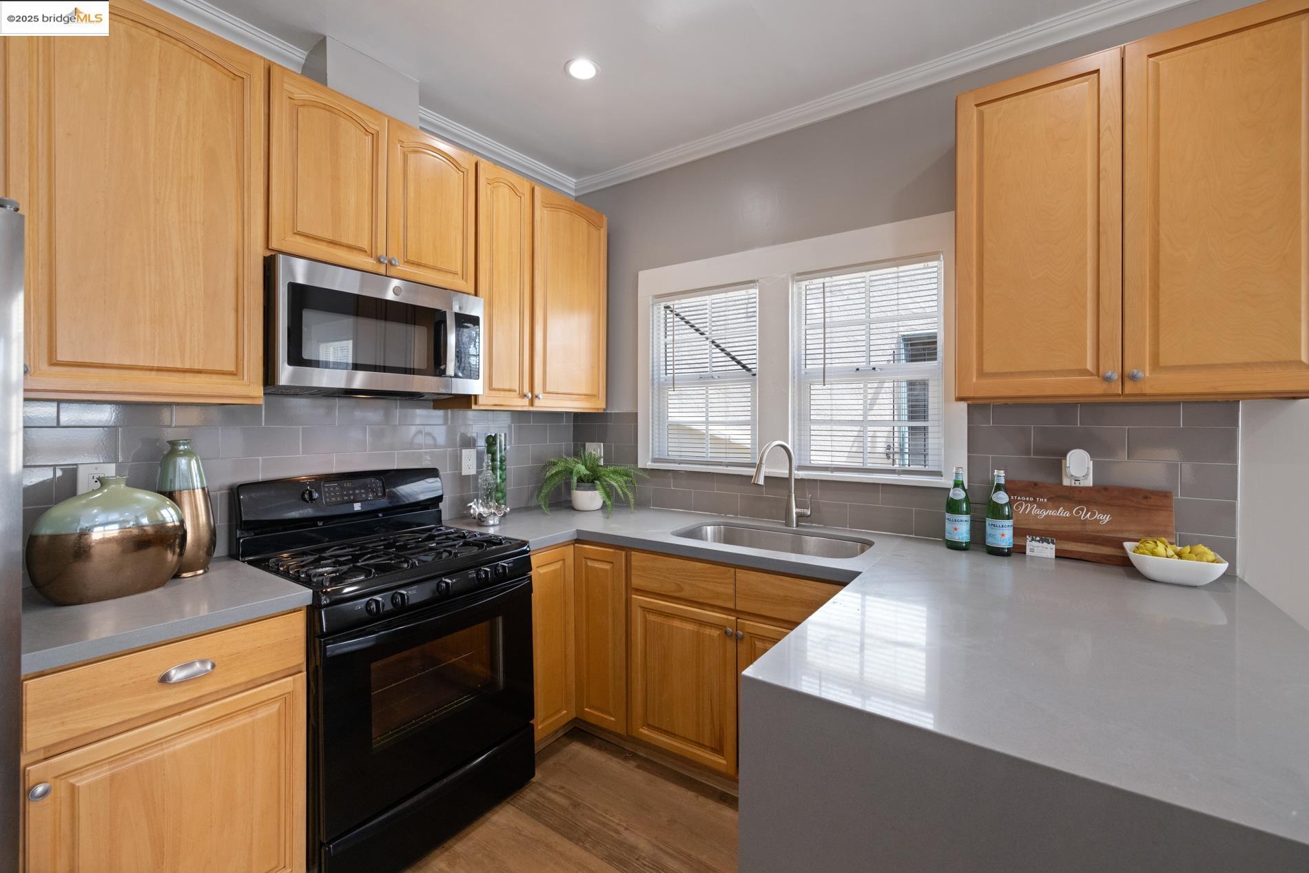Detail Gallery Image 18 of 29 For 1138 E 15th St, Oakland,  CA 94606 - – Beds | – Baths