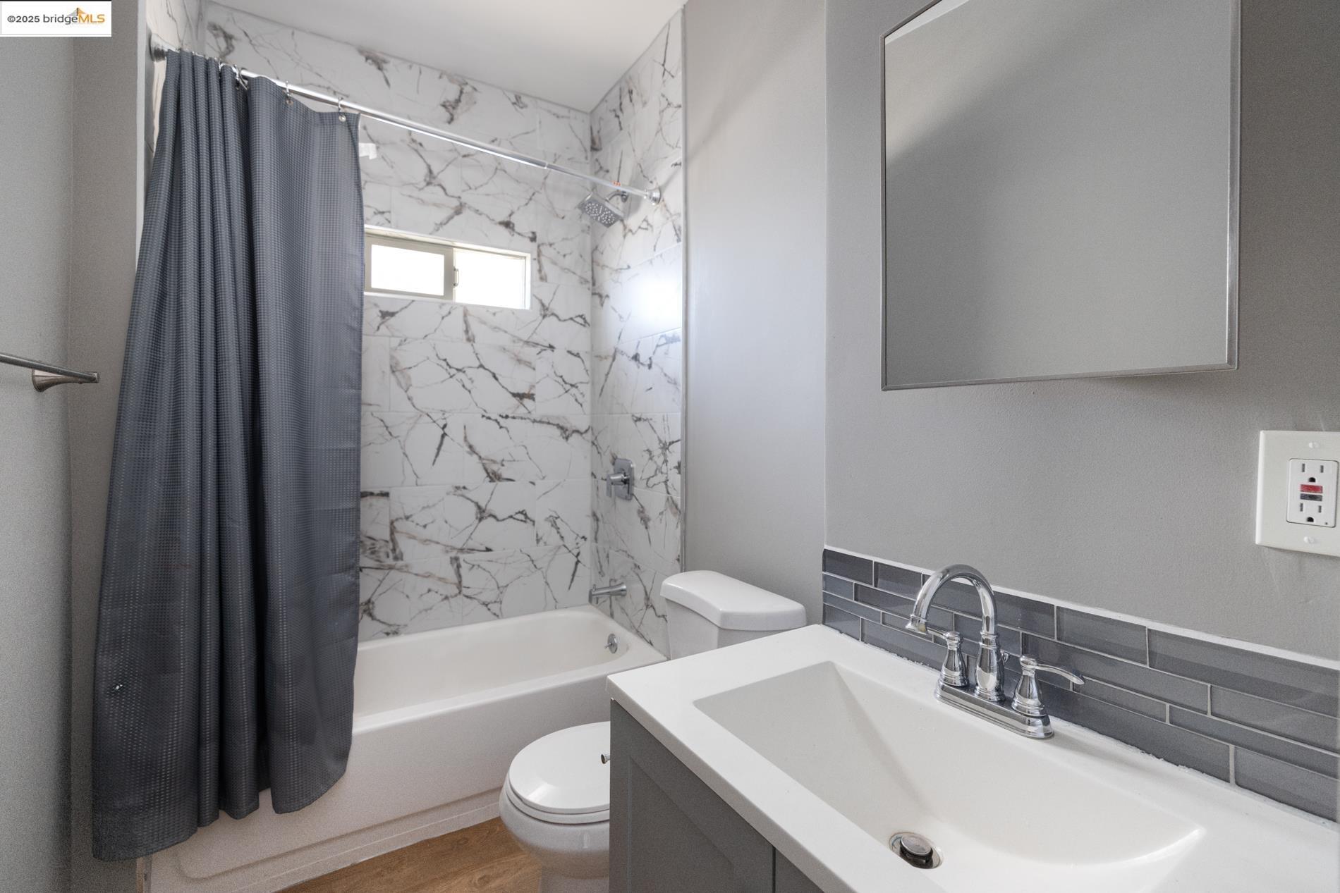 Detail Gallery Image 20 of 29 For 1138 E 15th St, Oakland,  CA 94606 - – Beds | – Baths
