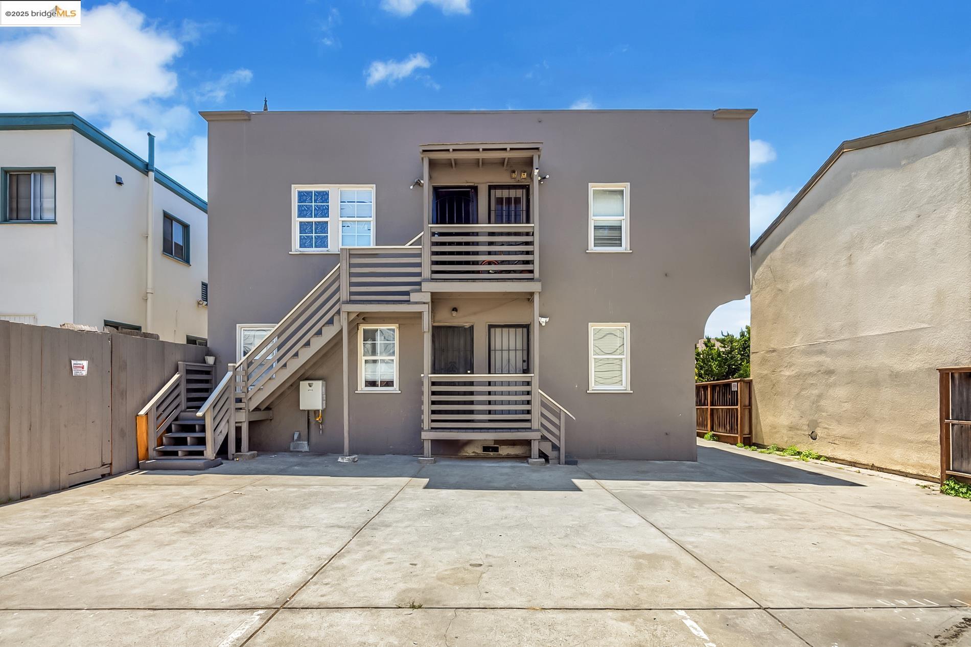 Detail Gallery Image 5 of 29 For 1138 E 15th St, Oakland,  CA 94606 - – Beds | – Baths