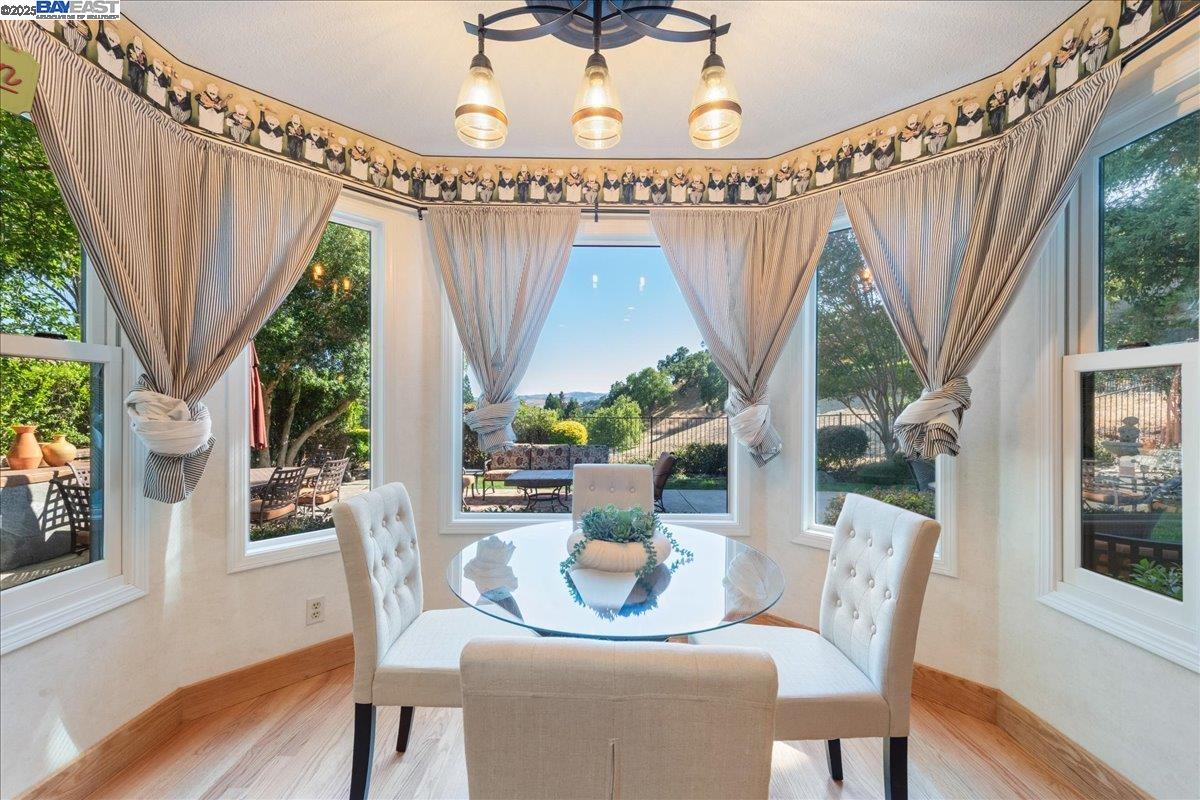 Detail Gallery Image 13 of 48 For 560 Buttonwood Dr, Danville,  CA 94506 - 4 Beds | 3 Baths