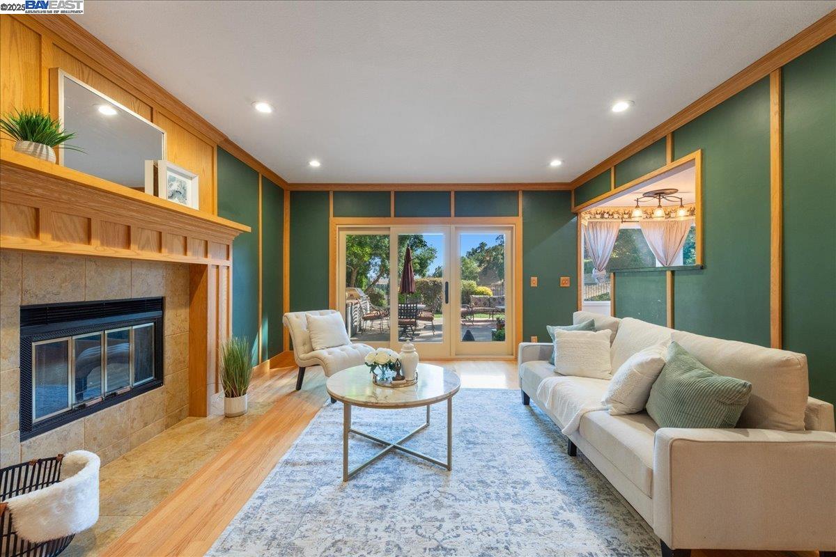 Detail Gallery Image 17 of 48 For 560 Buttonwood Dr, Danville,  CA 94506 - 4 Beds | 3 Baths