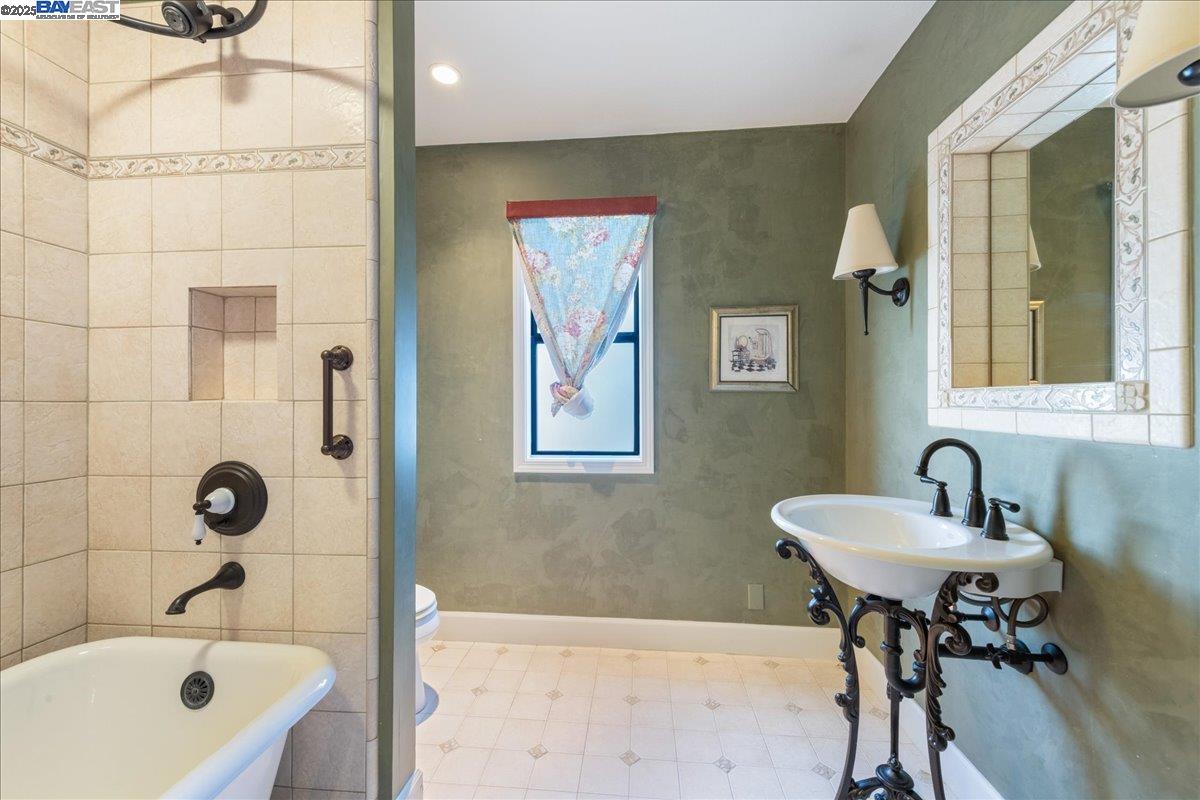 Detail Gallery Image 29 of 48 For 560 Buttonwood Dr, Danville,  CA 94506 - 4 Beds | 3 Baths
