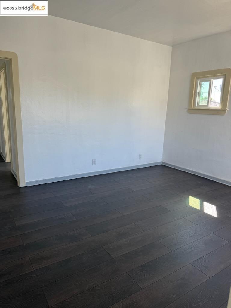 Detail Gallery Image 5 of 9 For 3243 E 23rd St, Oakland,  CA 94601 - – Beds | – Baths