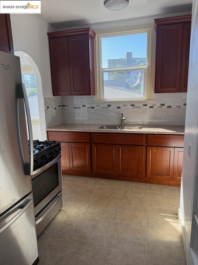 Detail Gallery Image 7 of 9 For 3243 E 23rd St, Oakland,  CA 94601 - – Beds | – Baths