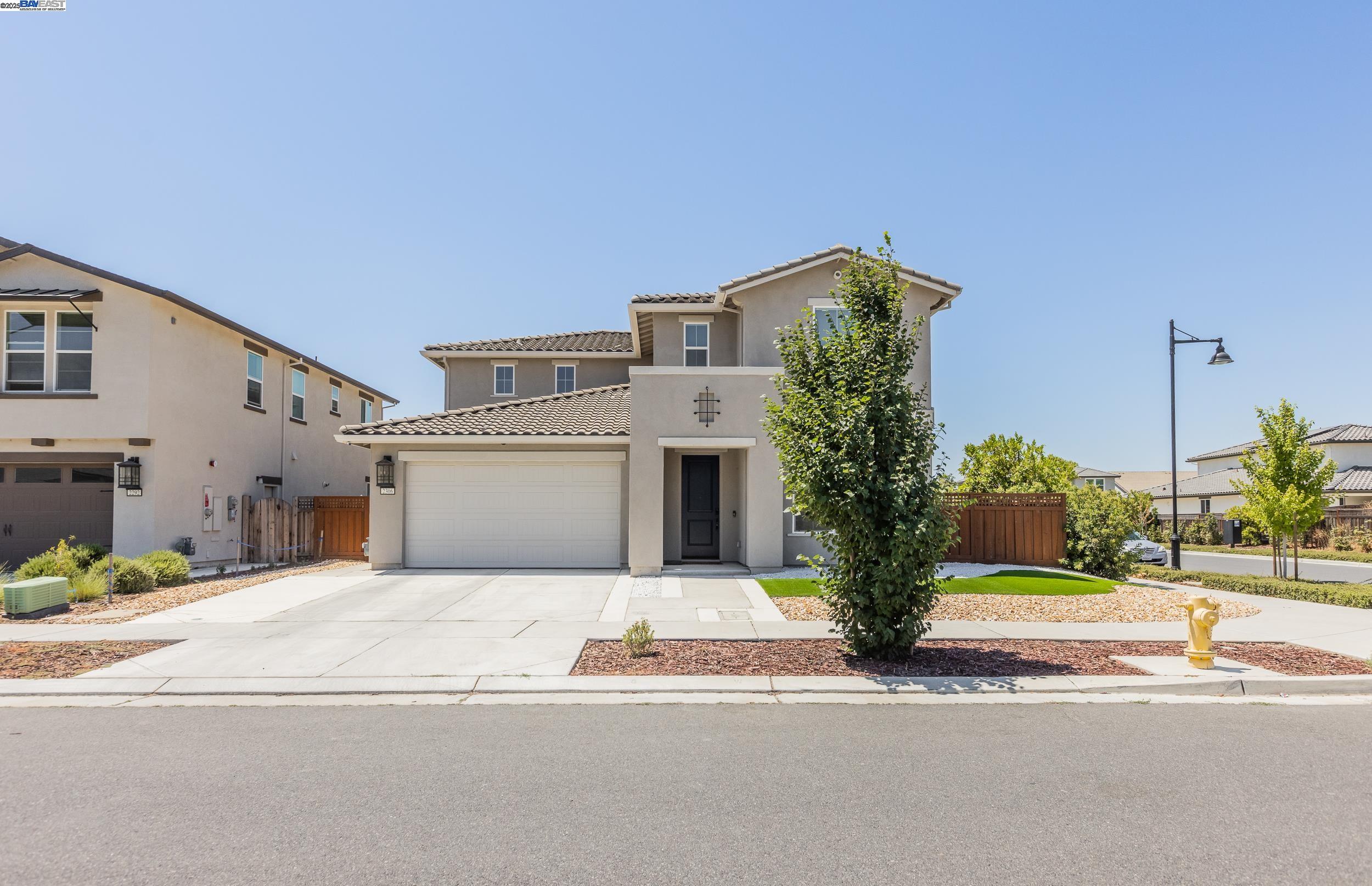 Detail Gallery Image 4 of 41 For 2306 Mozart Avenue, Lathrop,  CA 95330 - 4 Beds | 3 Baths