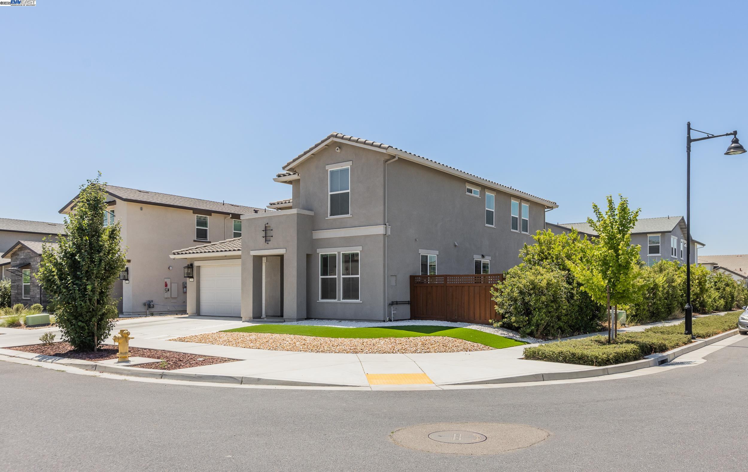 Detail Gallery Image 5 of 41 For 2306 Mozart Avenue, Lathrop,  CA 95330 - 4 Beds | 3 Baths