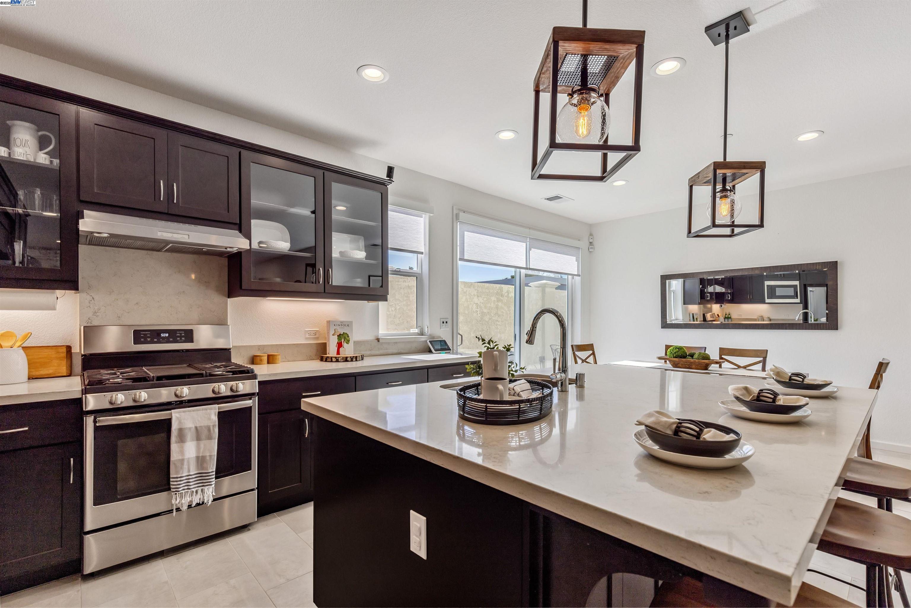 Detail Gallery Image 12 of 45 For 2209 Shiraz Cmn, Livermore,  CA 94550 - 3 Beds | 3 Baths