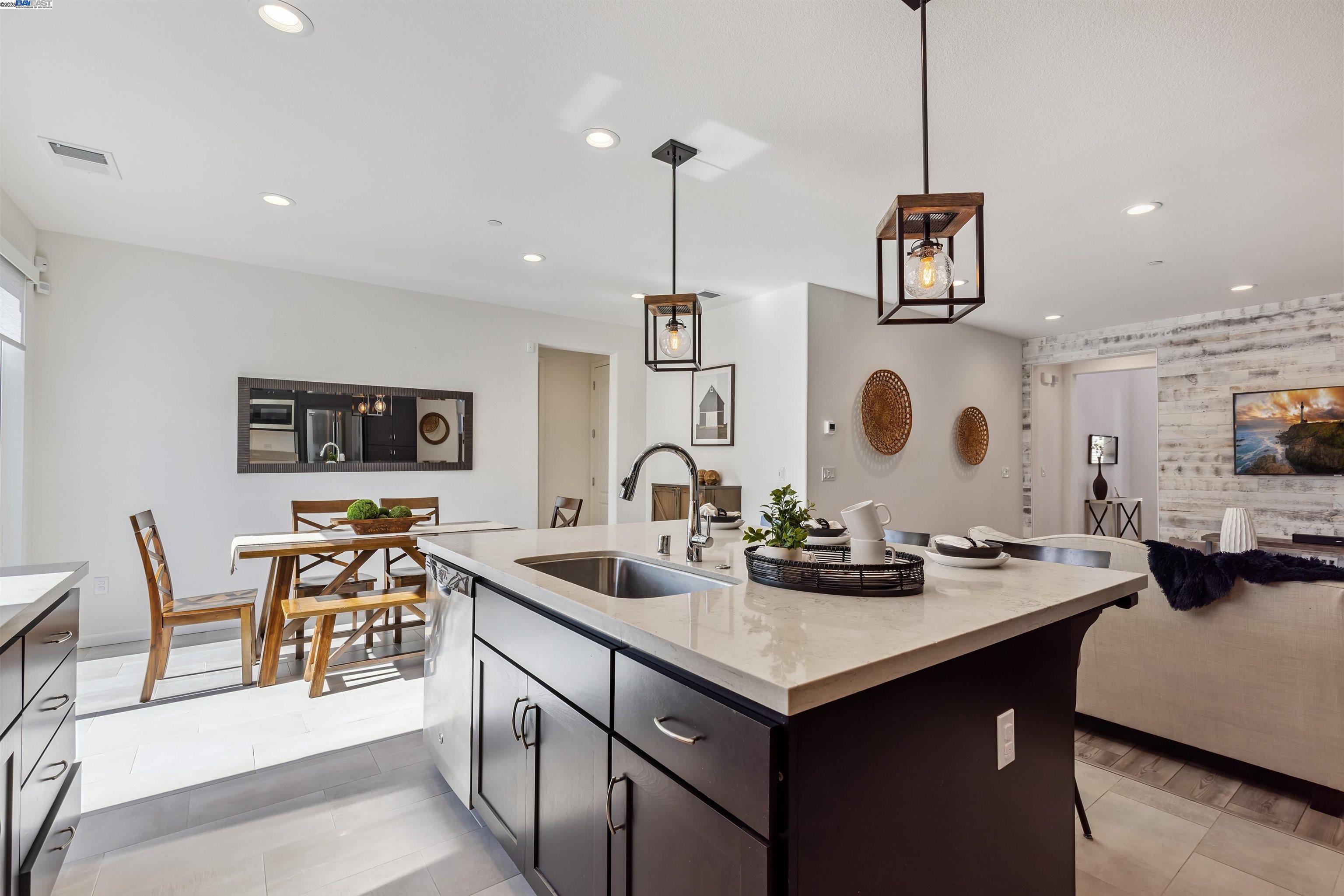 Detail Gallery Image 13 of 45 For 2209 Shiraz Cmn, Livermore,  CA 94550 - 3 Beds | 3 Baths