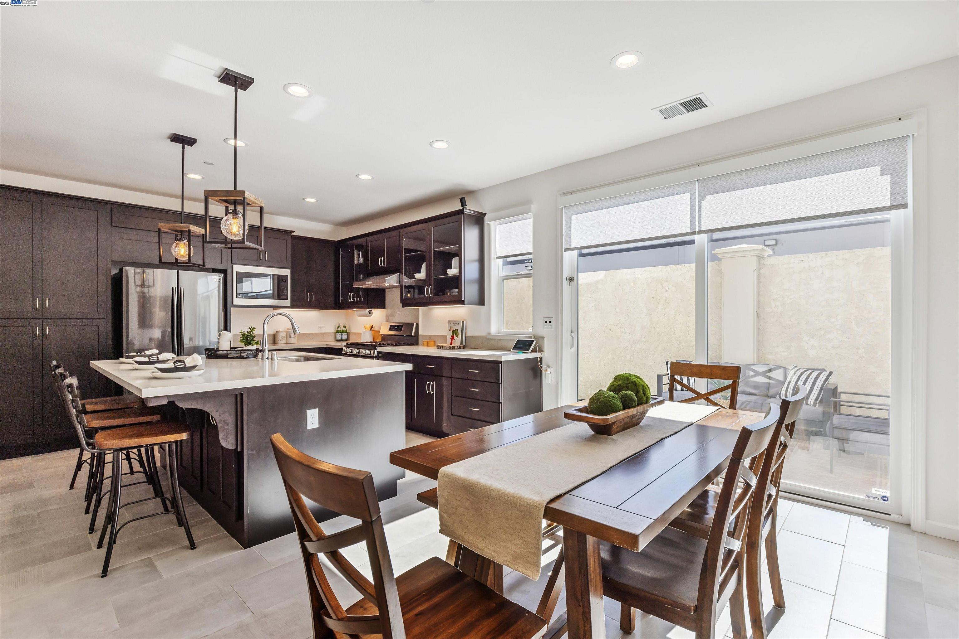 Detail Gallery Image 15 of 45 For 2209 Shiraz Cmn, Livermore,  CA 94550 - 3 Beds | 3 Baths