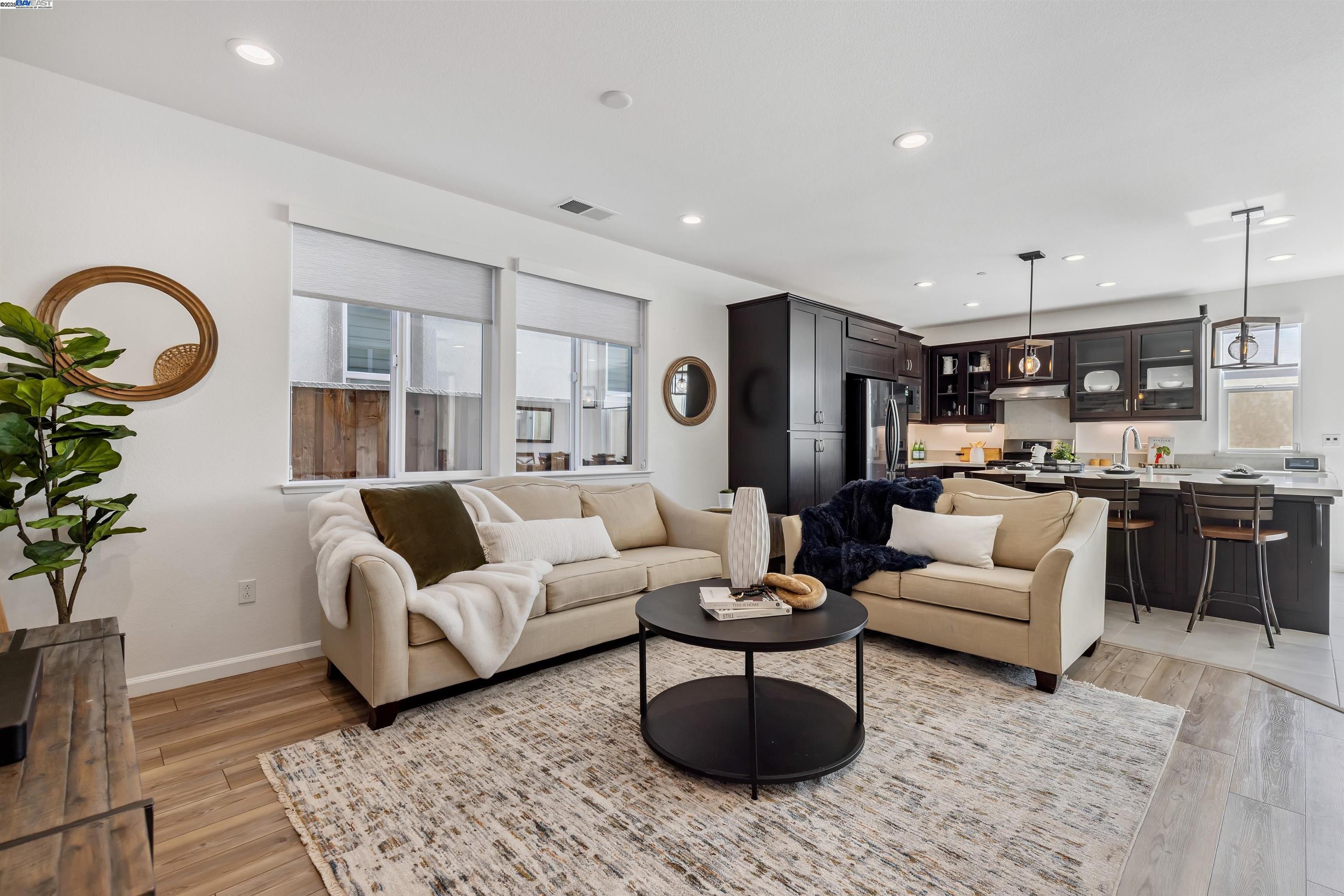 Detail Gallery Image 7 of 45 For 2209 Shiraz Cmn, Livermore,  CA 94550 - 3 Beds | 3 Baths
