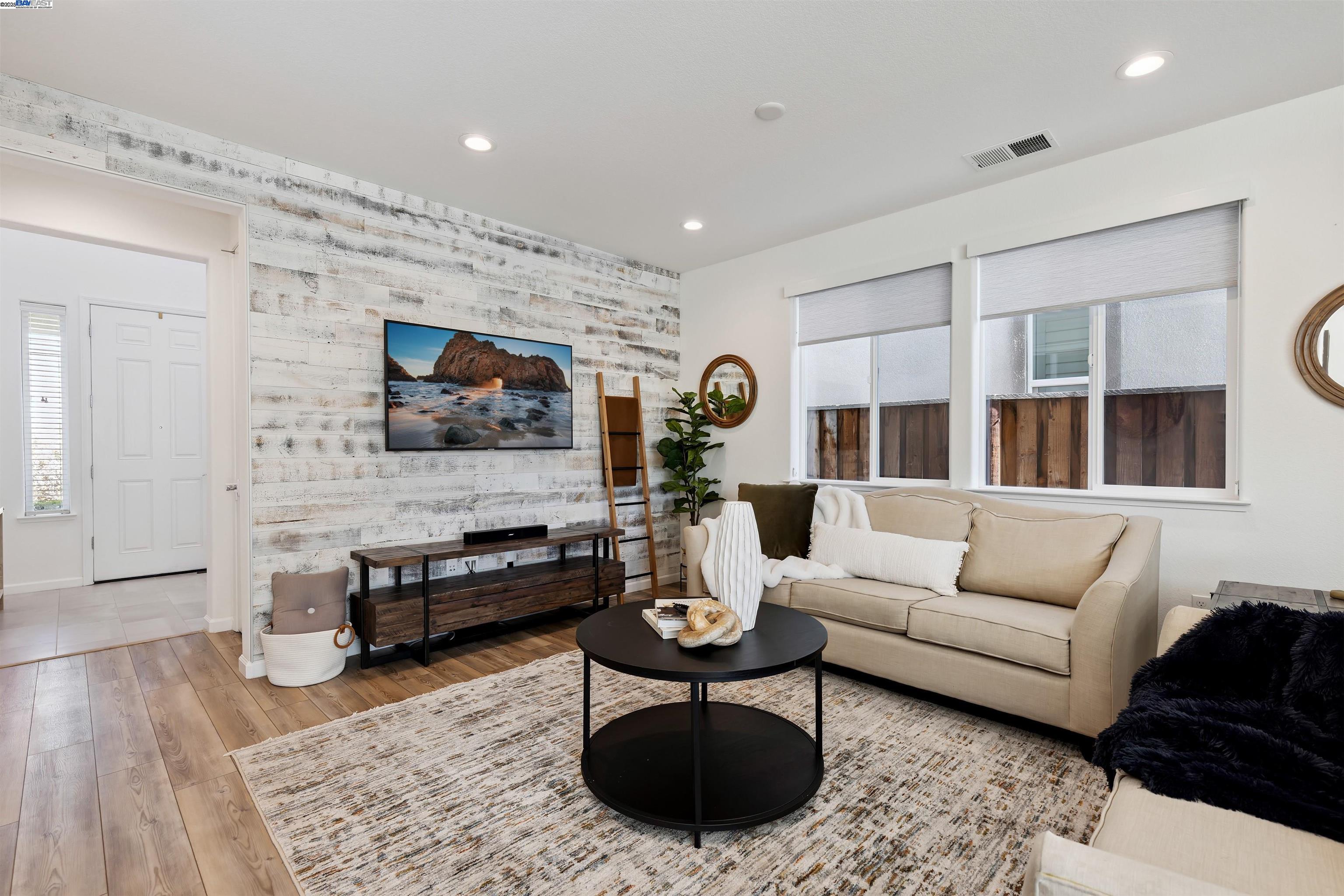 Detail Gallery Image 8 of 45 For 2209 Shiraz Cmn, Livermore,  CA 94550 - 3 Beds | 3 Baths