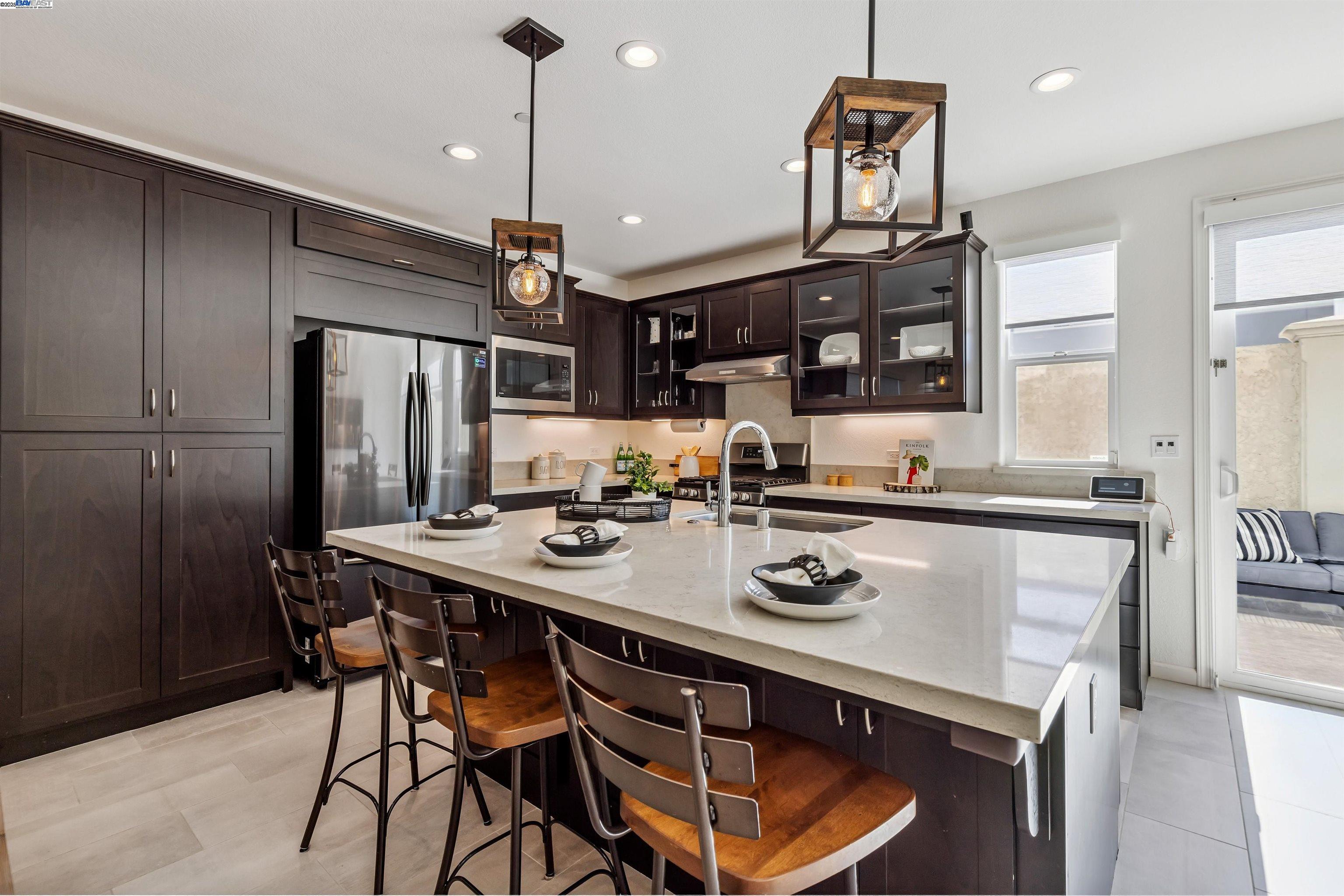 Detail Gallery Image 10 of 45 For 2209 Shiraz Cmn, Livermore,  CA 94550 - 3 Beds | 3 Baths