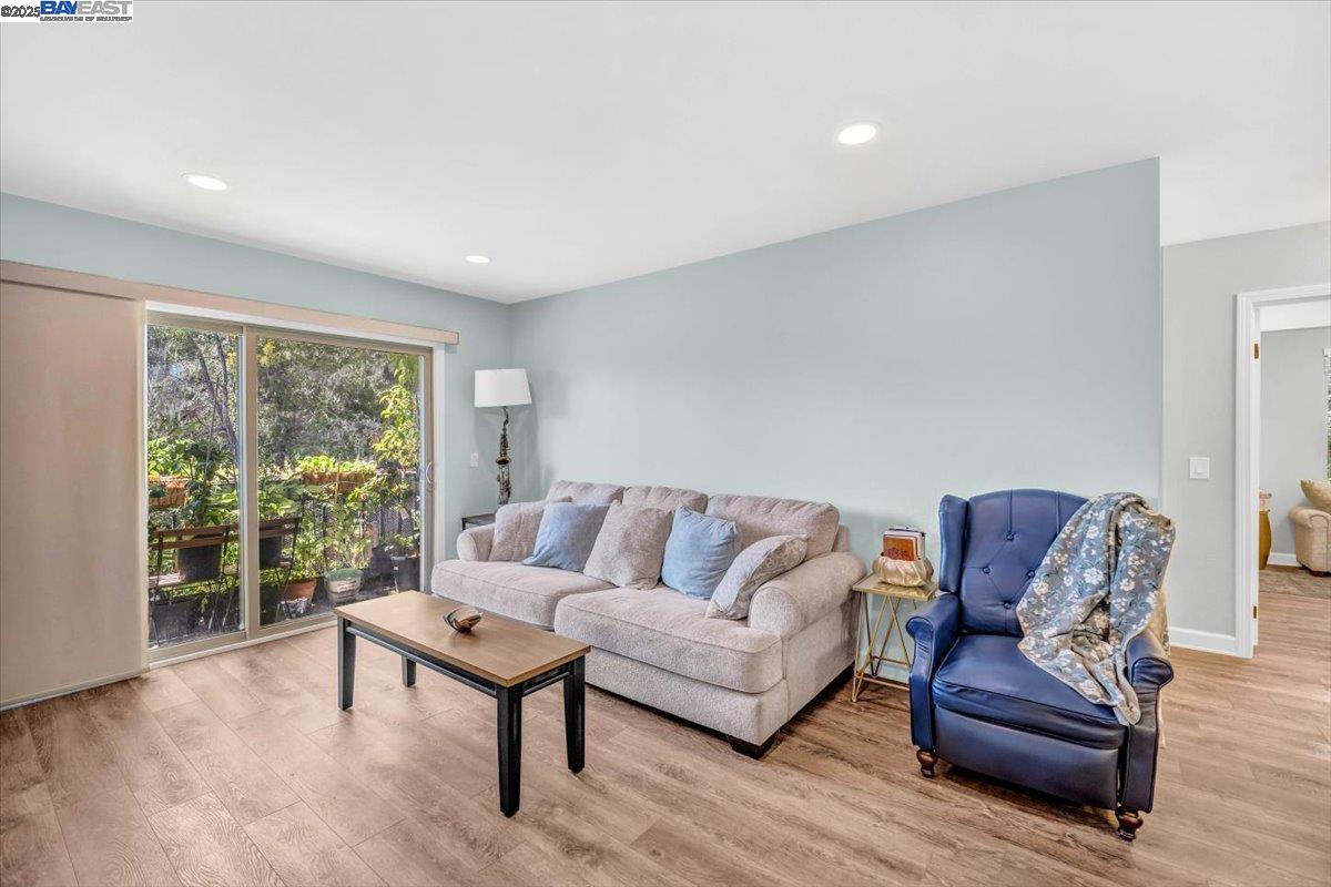 Detail Gallery Image 2 of 22 For 4206 Golden Oaks Ln, Monterey,  CA 93940 - 1 Beds | 1 Baths