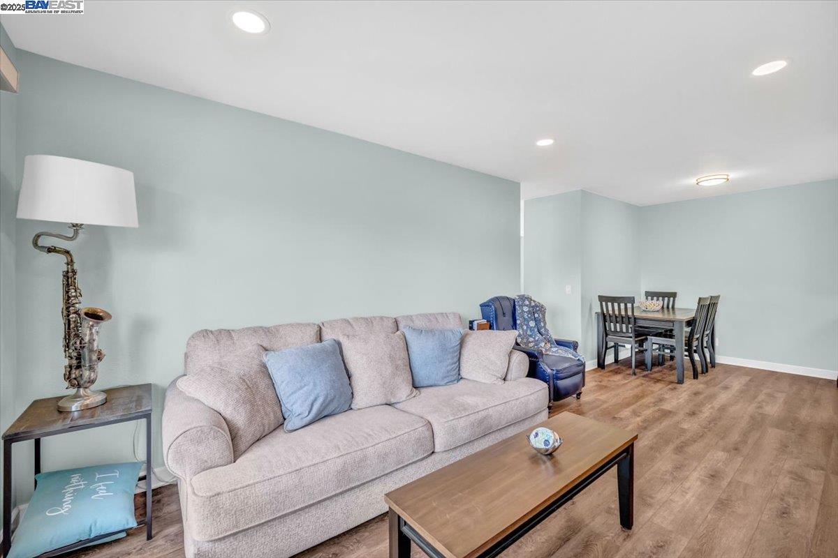 Detail Gallery Image 4 of 22 For 4206 Golden Oaks Ln, Monterey,  CA 93940 - 1 Beds | 1 Baths