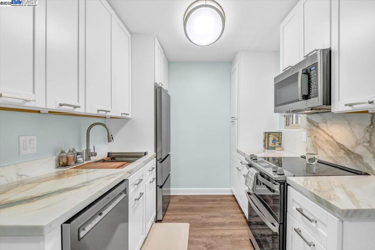 Detail Gallery Image 5 of 22 For 4206 Golden Oaks Ln, Monterey,  CA 93940 - 1 Beds | 1 Baths